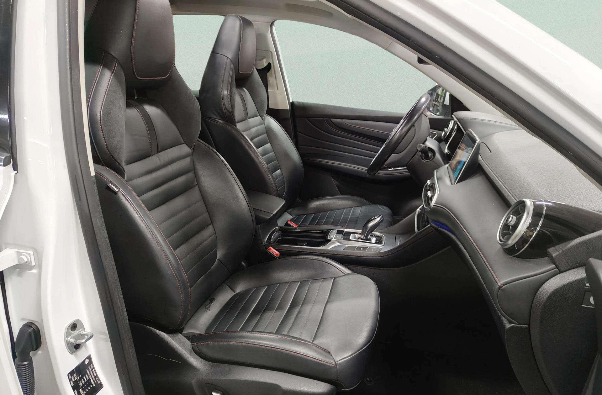 MG HS 1.5 Turbo GDI Luxury DCT - foto 25