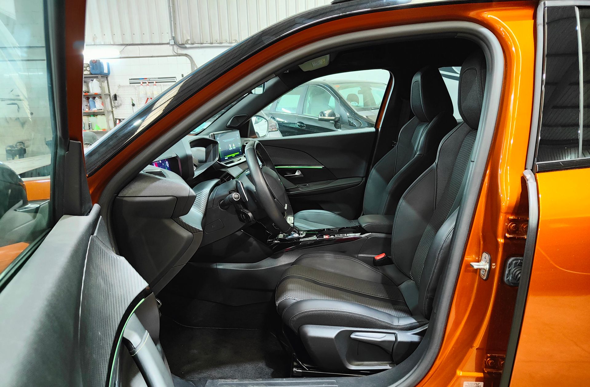 Peugeot 2008 PureTech 130 GT Line EAT8 - foto 12