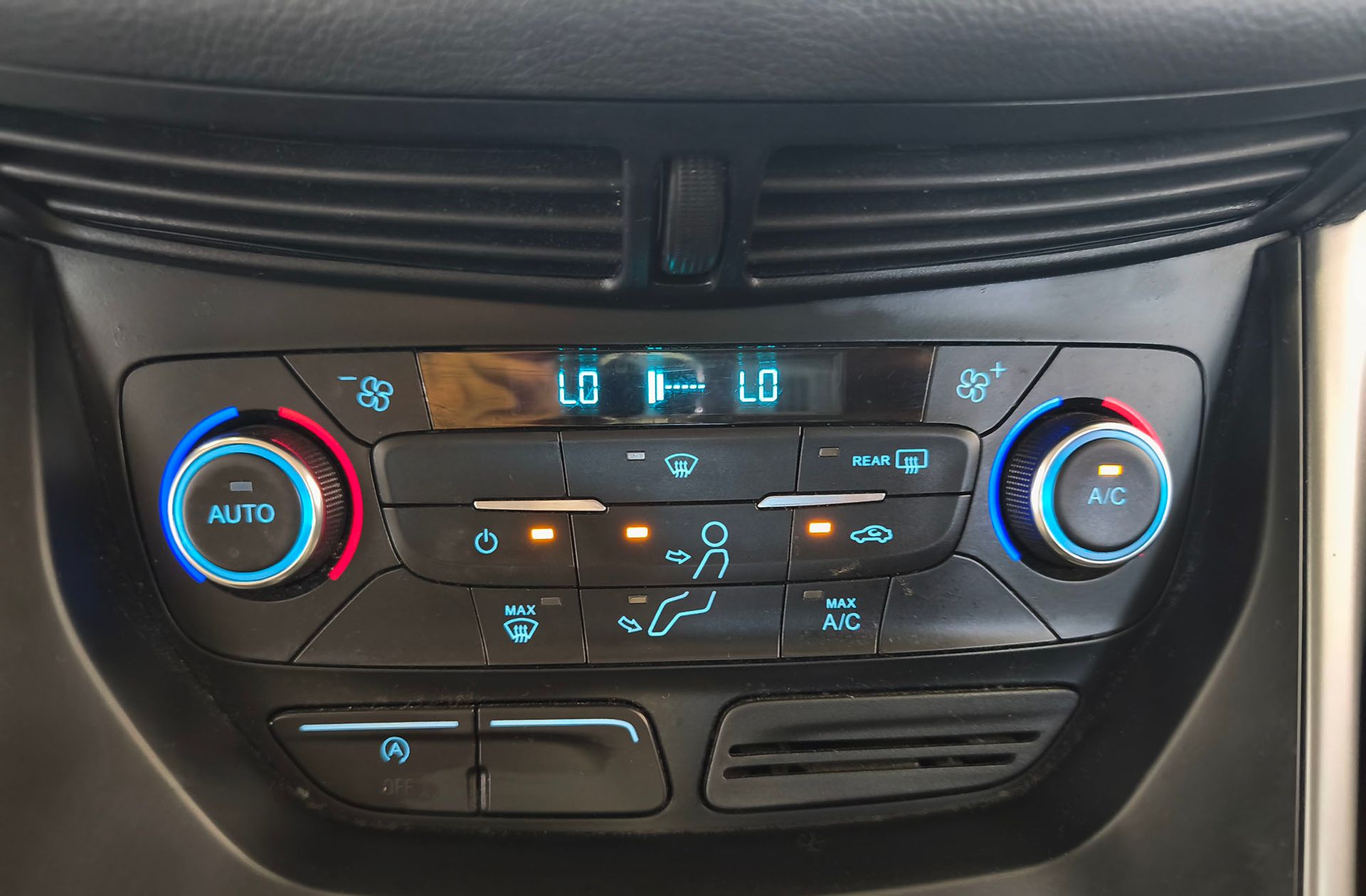 Ford Kuga 1.5 EcoBoost Trend+ 4x2 - foto 28
