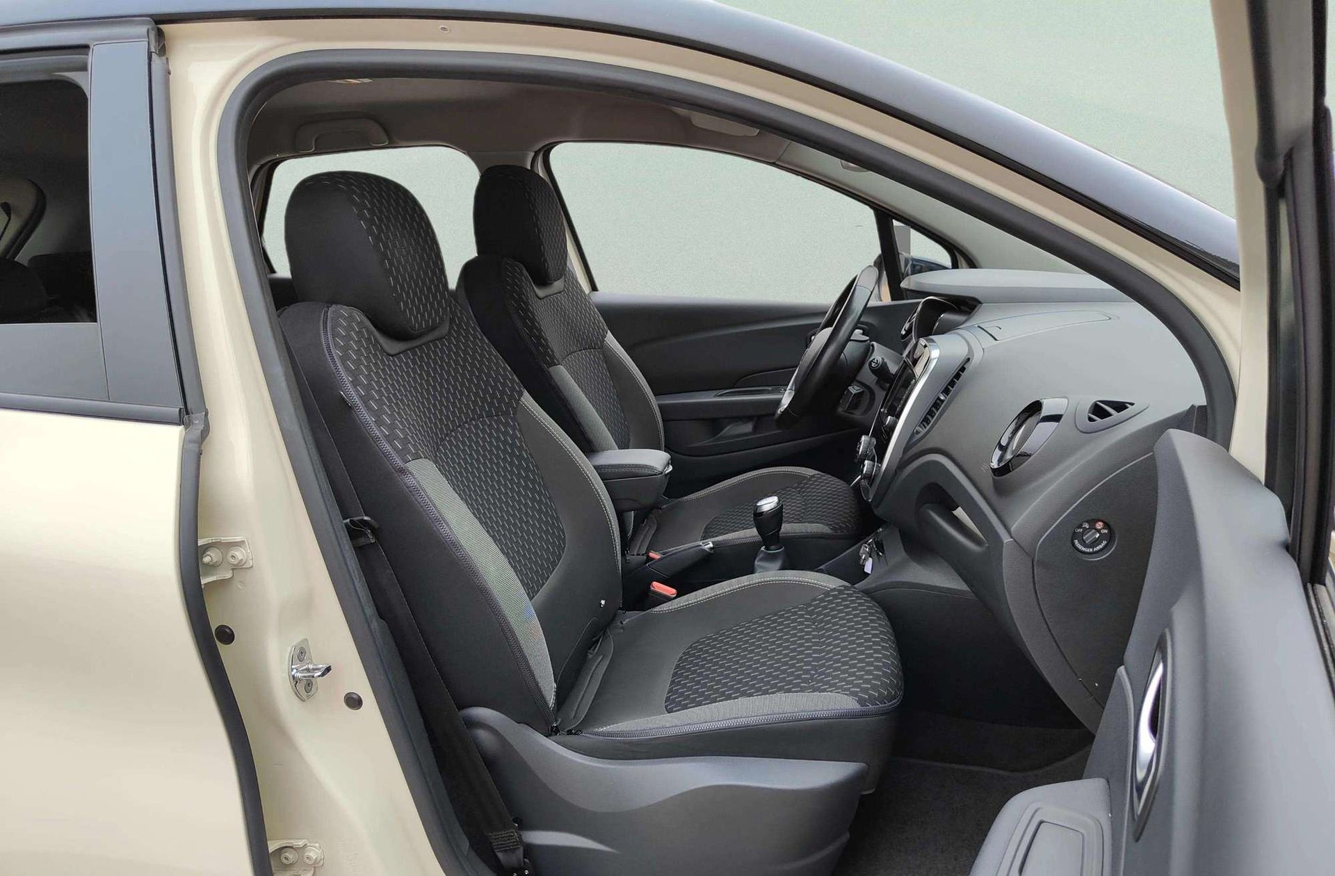Renault Captur Zen TCe - foto 17