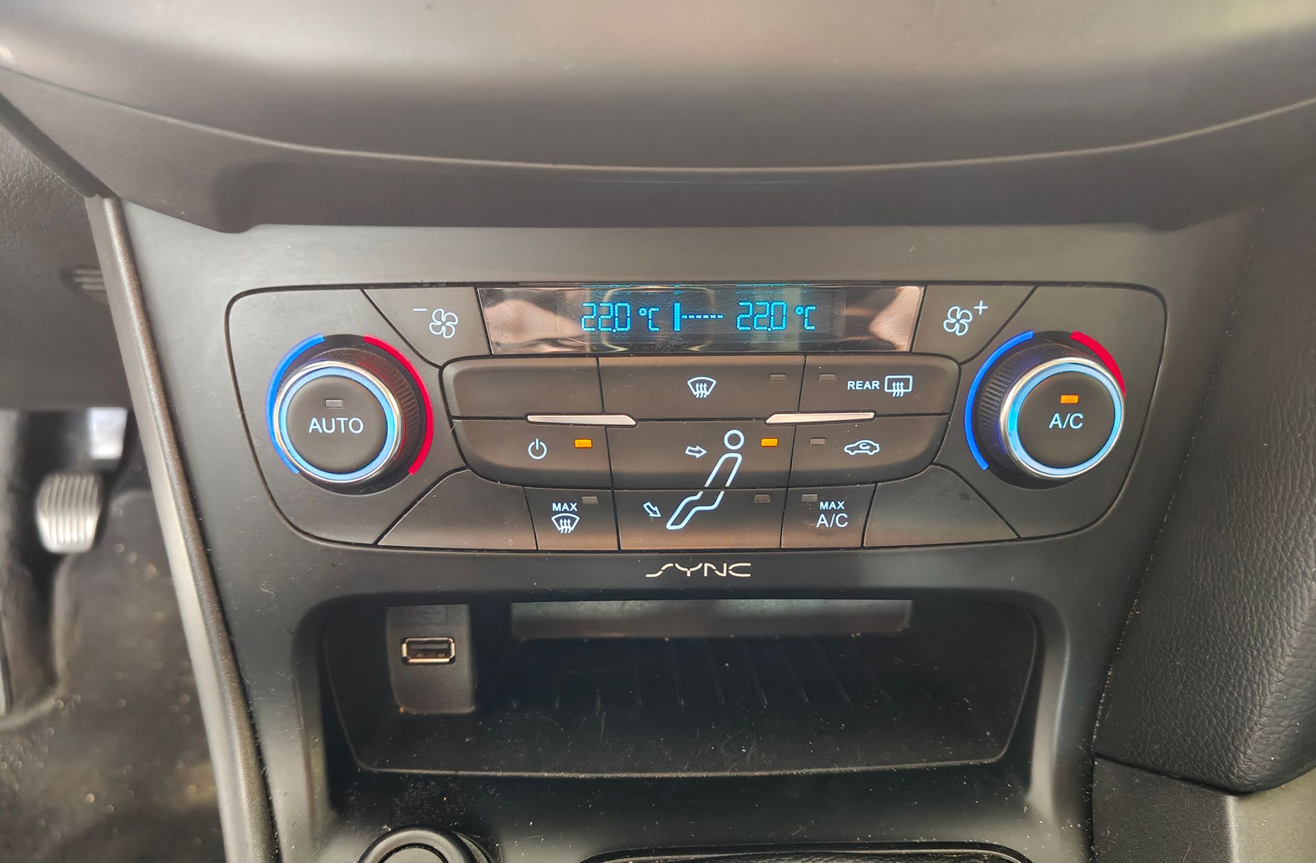 Ford Focus 1.0 EcoBoost Trend+ - foto 27