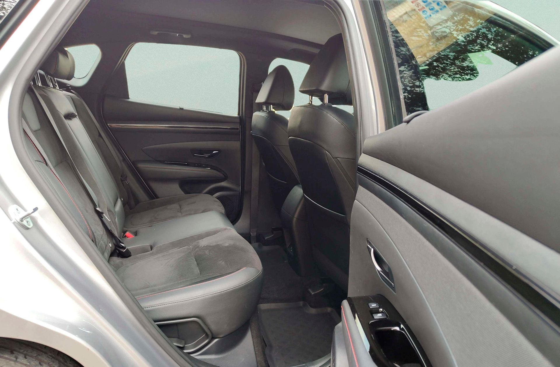 Hyundai Tucson 1.6 CRDi 48V N-Line Sky Safe DCT - foto 20