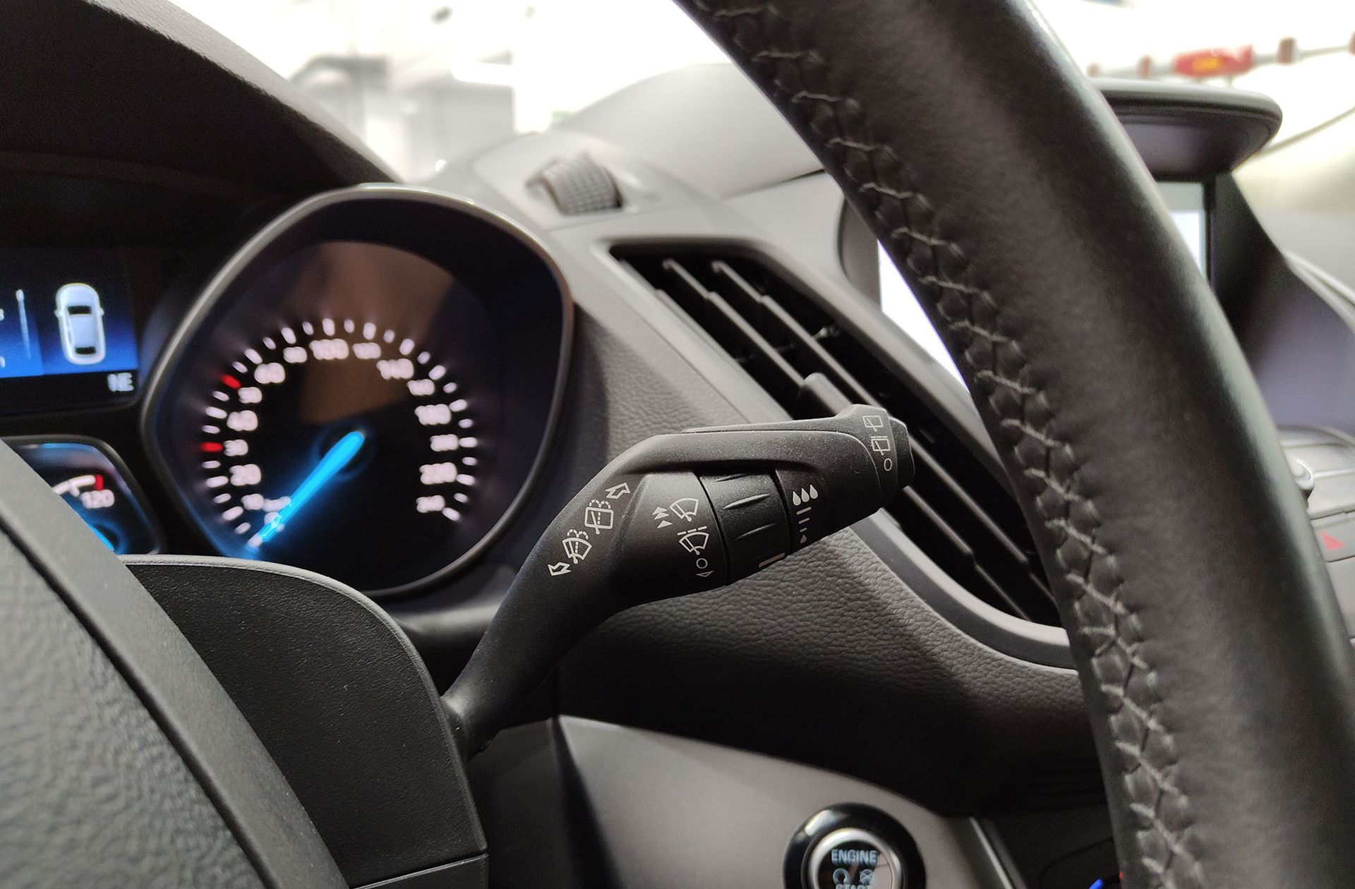 Ford Kuga 1.5 EcoBoost Trend+ 4x2 - foto 35