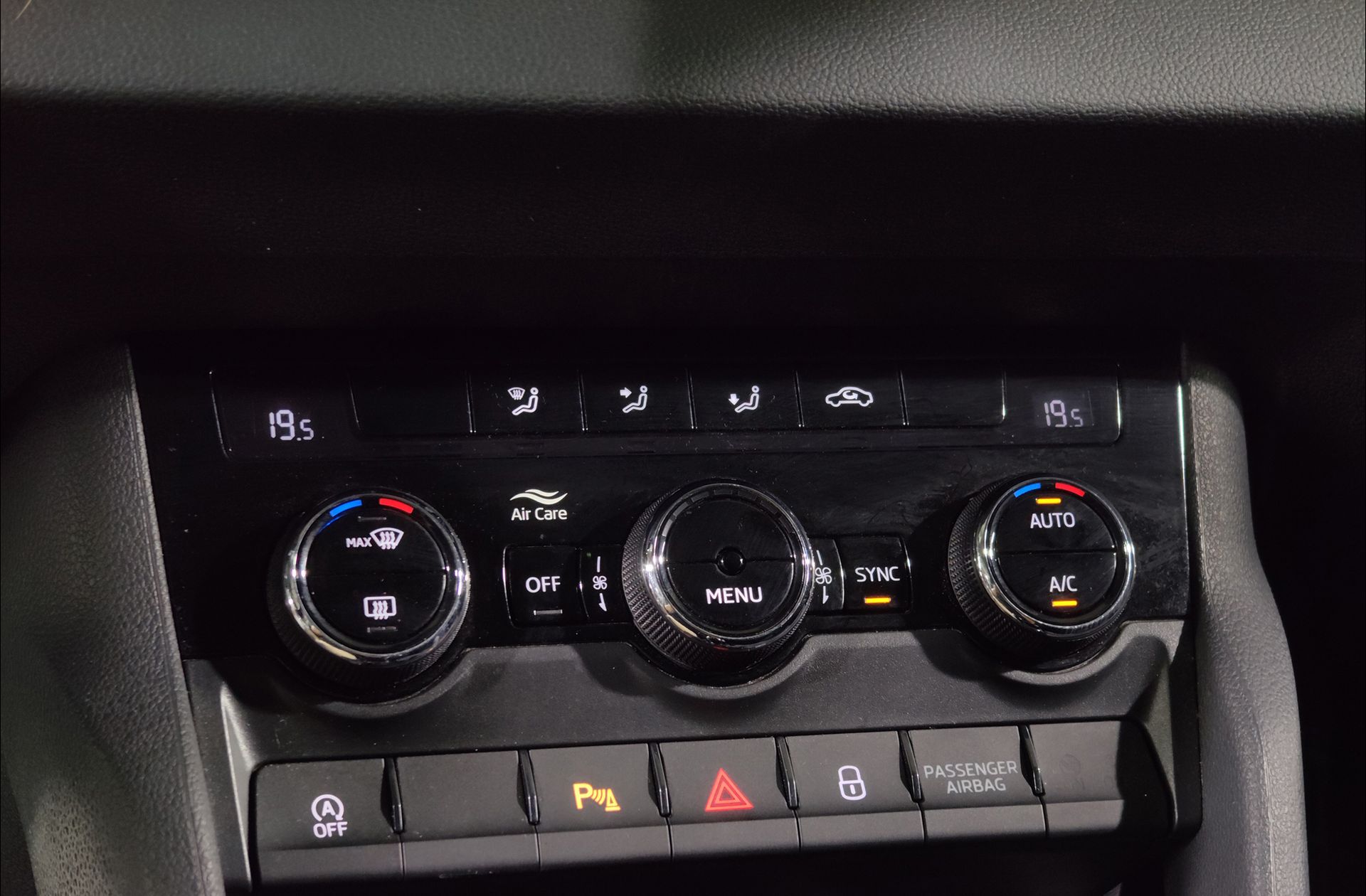 Škoda Karoq 2.0 TDI Selection - foto 29