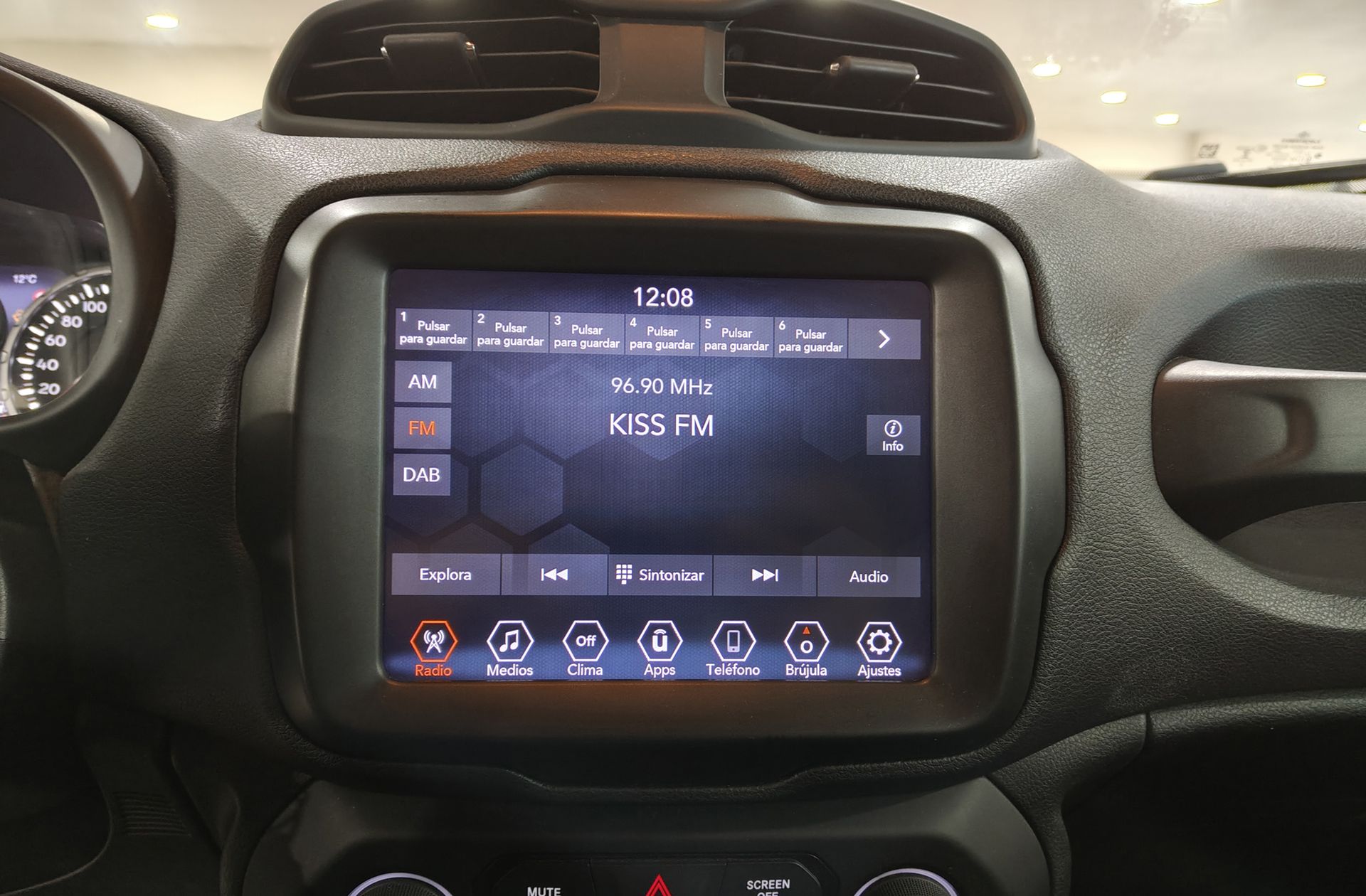 Jeep Renegade eHybrid 1.5 Limited ATX - foto 29