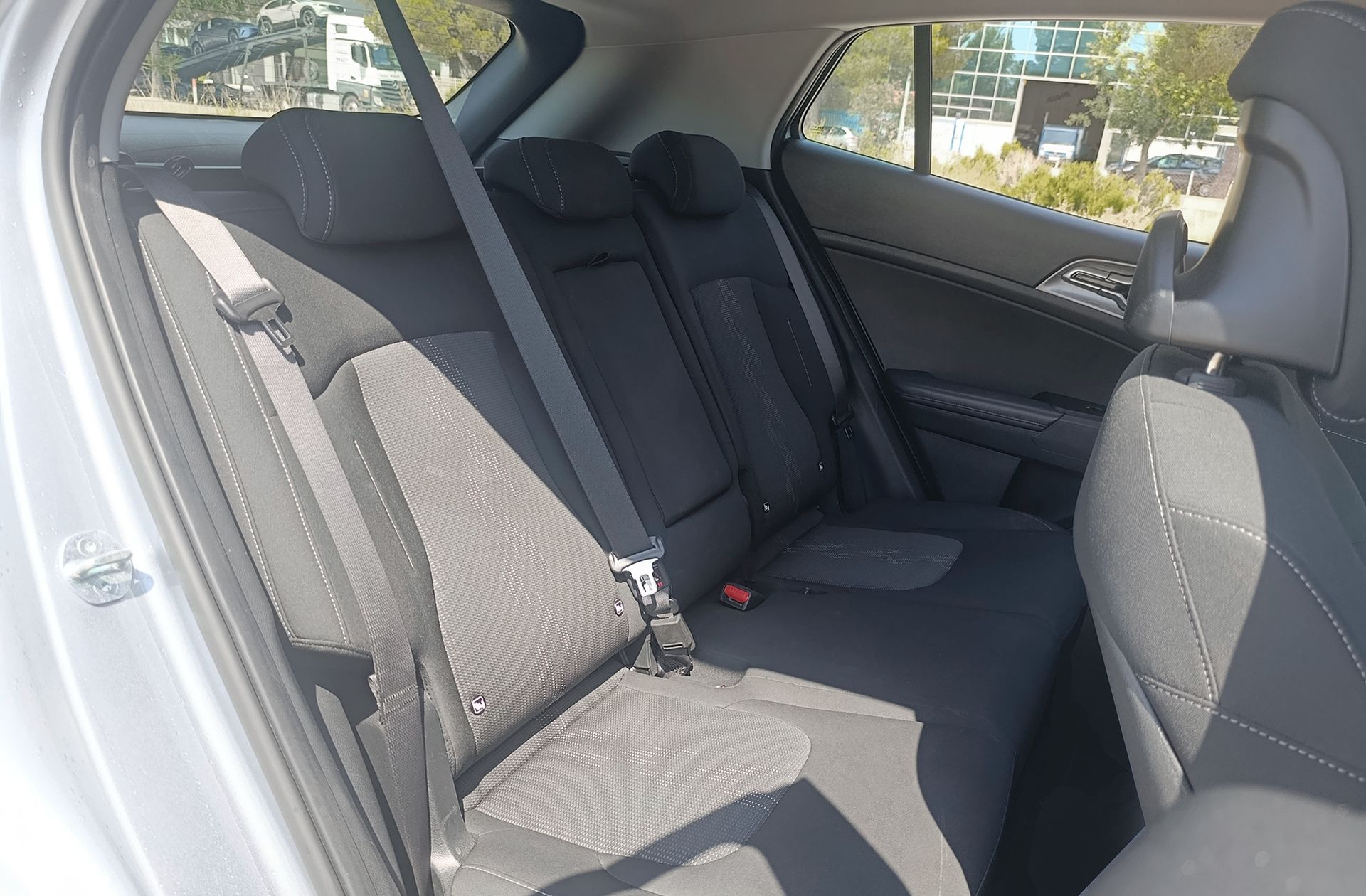 Kia Sportage 1.6 T-GDi MHEV Drive 4x2 - foto 18