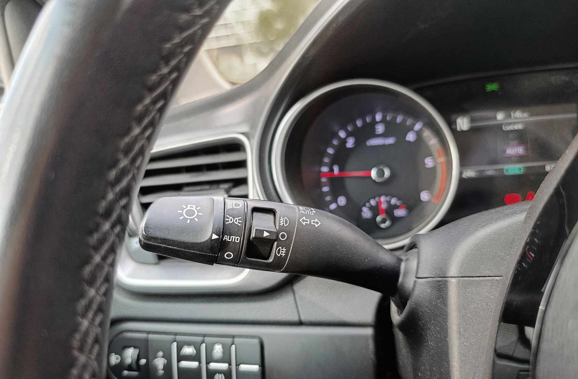 Kia Ceed 1.6 MHEV iMT Drive - foto 29