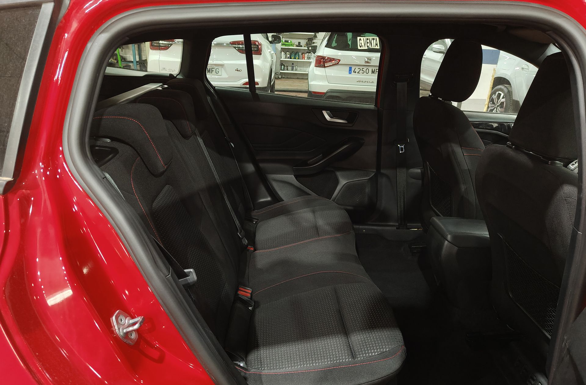 Ford Focus SportBreak 1.0 EcoBoost MHEV ST-Line - foto 18