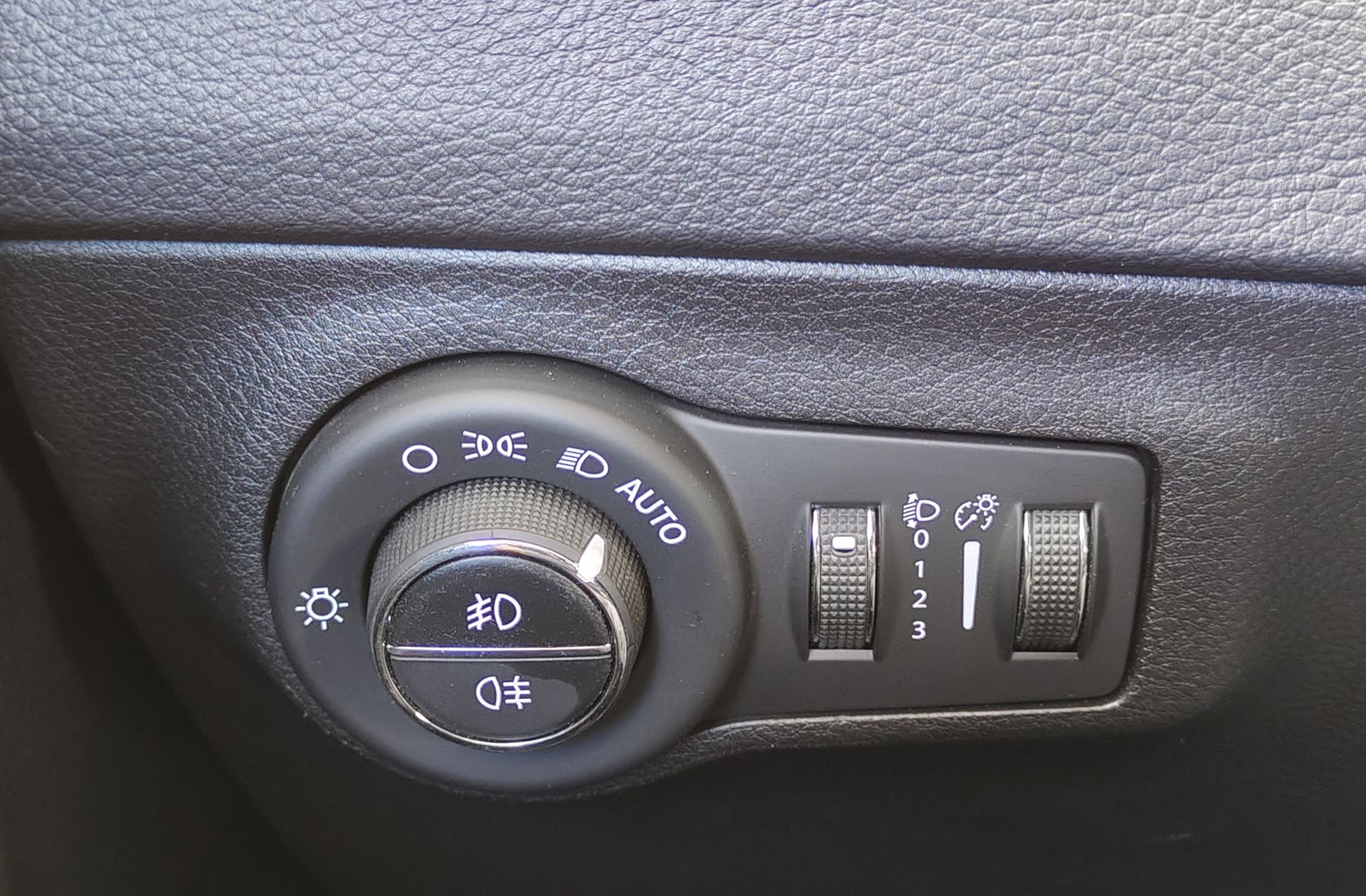 Jeep Compass 1.4 MultiAir Longitude 4x2 - foto 21