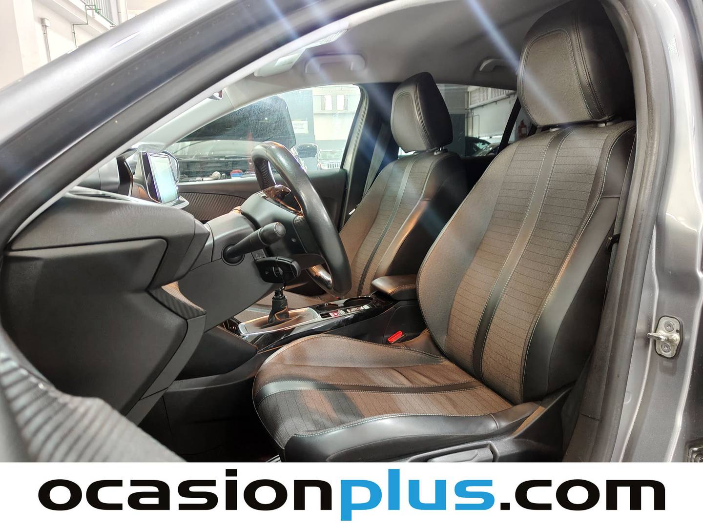 Foto asientos delanteros Peugeot 208 Peugeot 208 BlueHDi 100 Allure (100 CV)