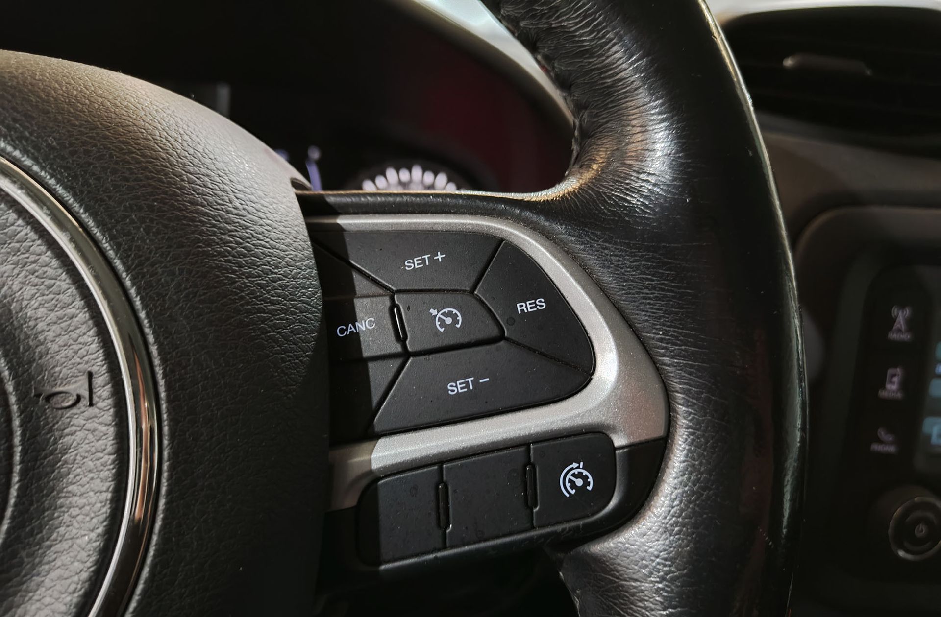 Jeep Renegade 1.4 MultiAir Longitude 4x2 - foto 23