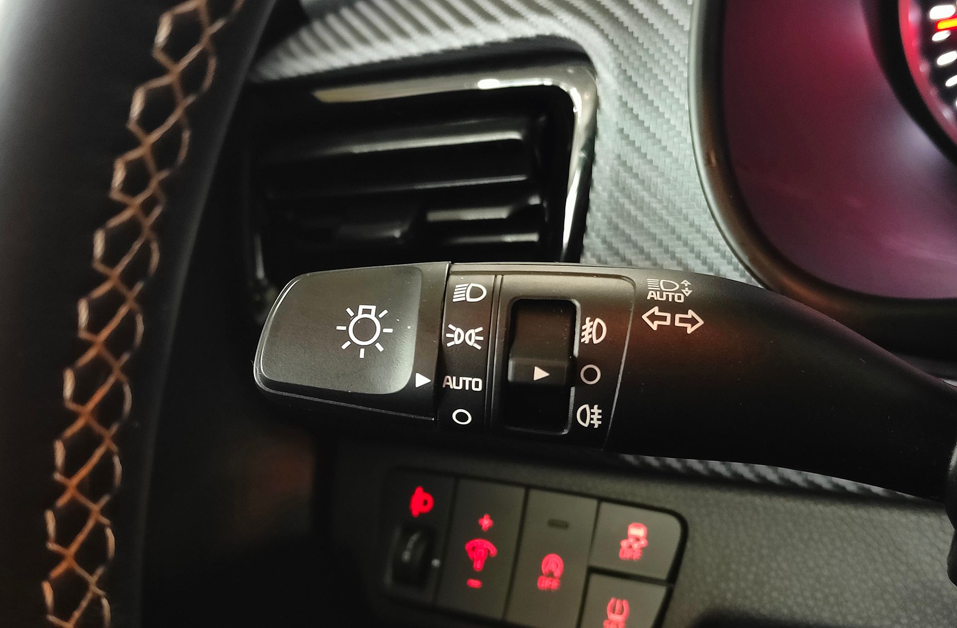 Kia Stonic 1.0 T-GDi MHEV iMT GT Line - foto 22