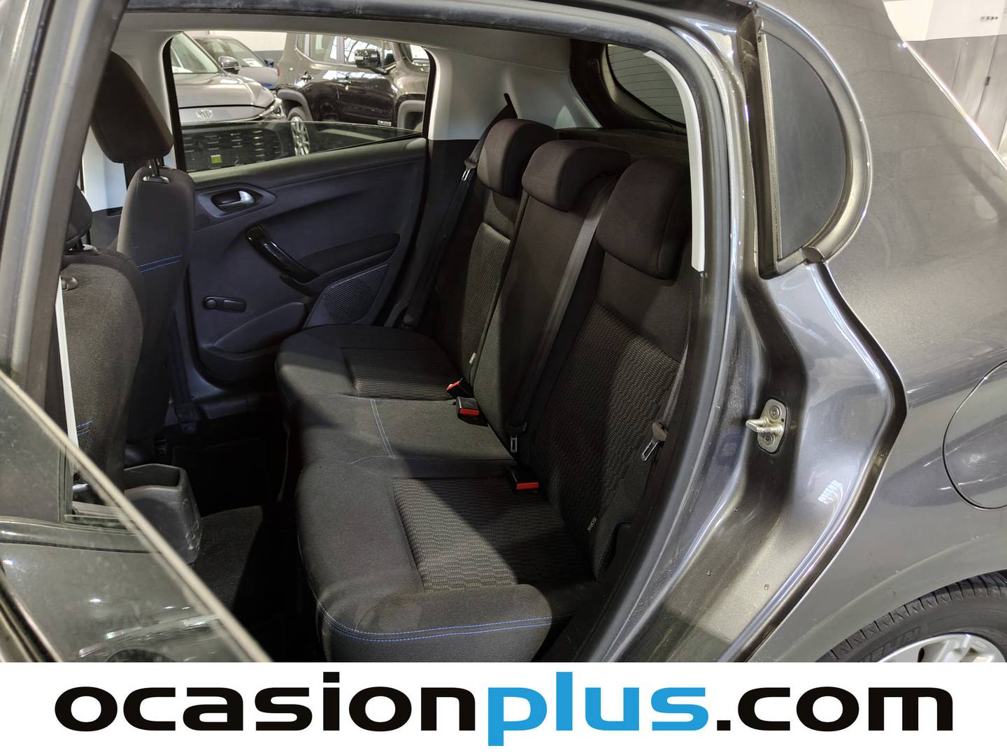 Foto asientos traseros Peugeot 208 Peugeot 208 BlueHDi 100 Signature (99 CV)