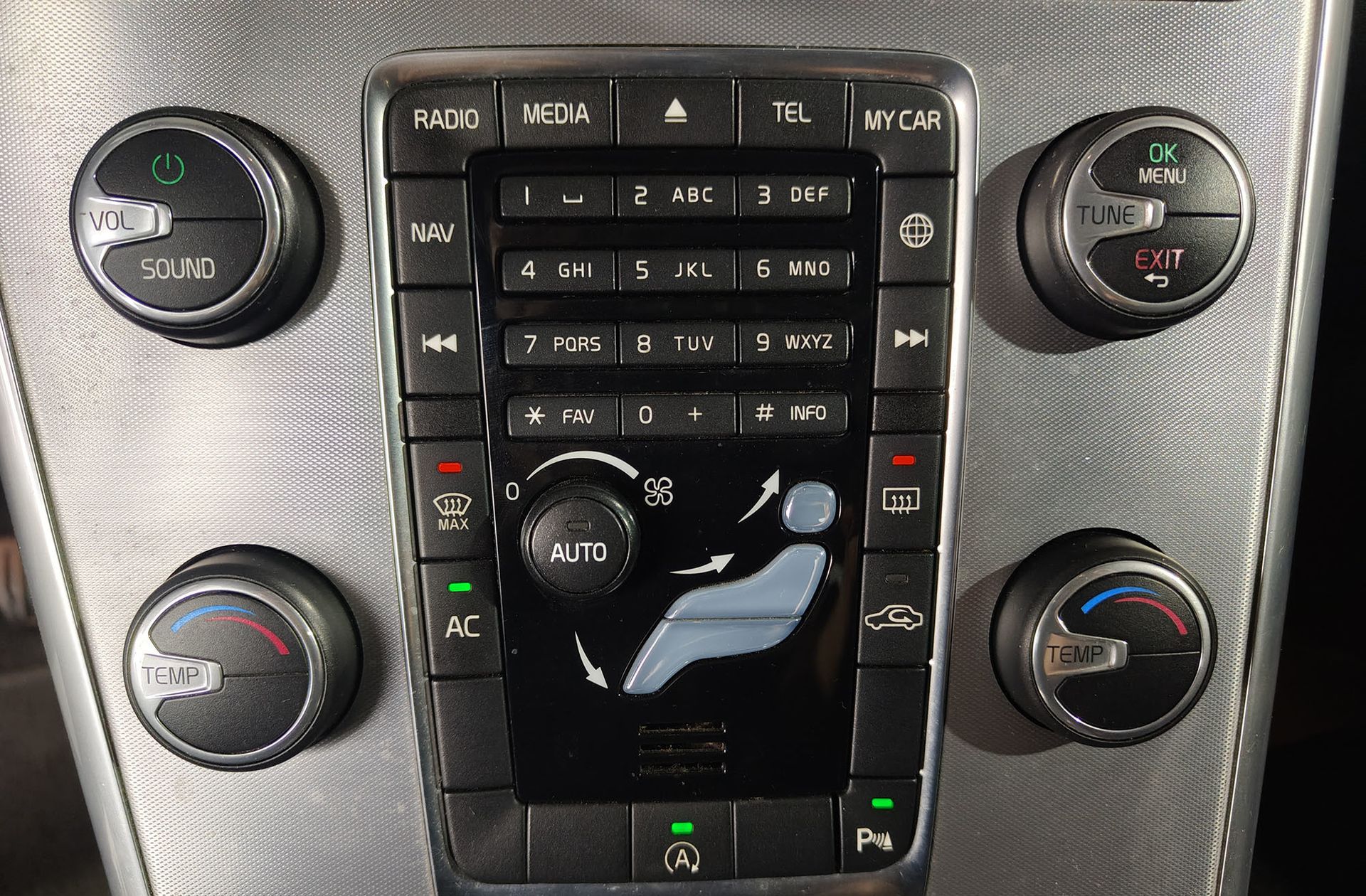 Volvo XC60 D3 Kinetic - foto 30