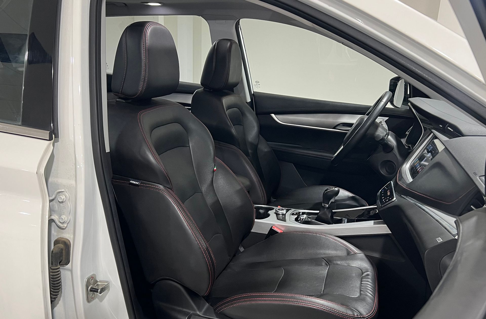 SWM G01 1.5T Luxury - foto 16