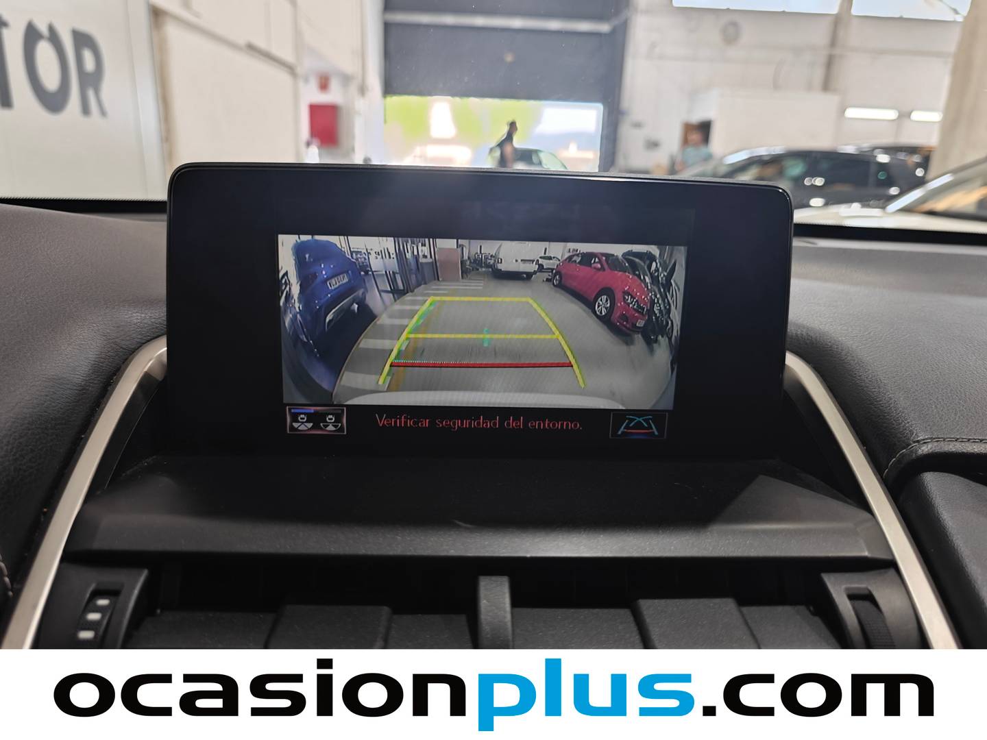 Foto Lexus NX Lexus NX 300h Business 2WD (197 CV)