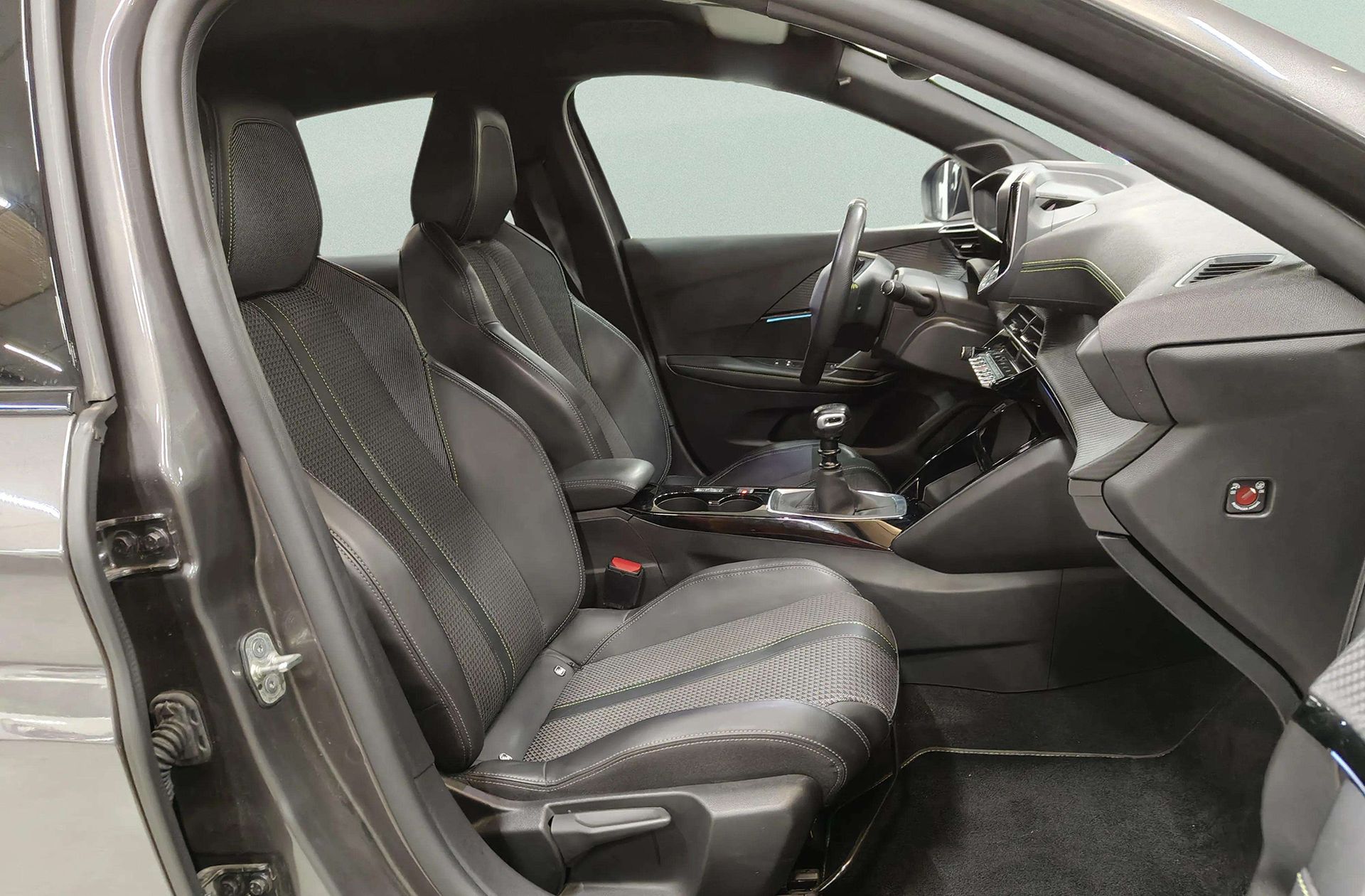 Peugeot 208 BlueHDi 100 GT - foto 21