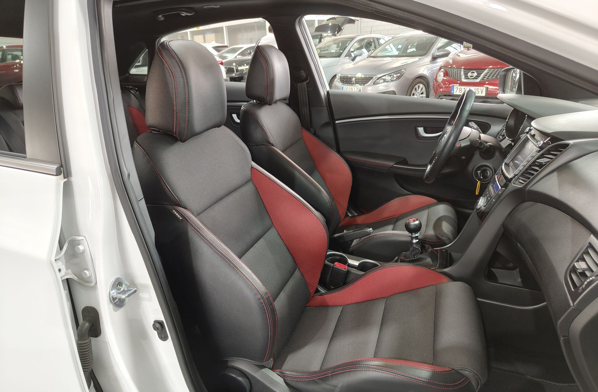Hyundai i30 1.6 T-GDi Turbo Sky Nav - foto 19