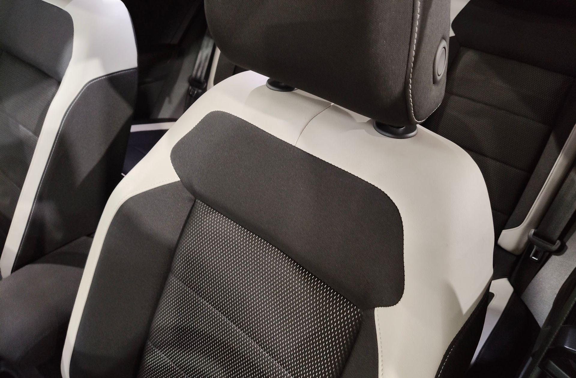 Volkswagen T-Roc Sport 1.5 TSI DSG - foto 11