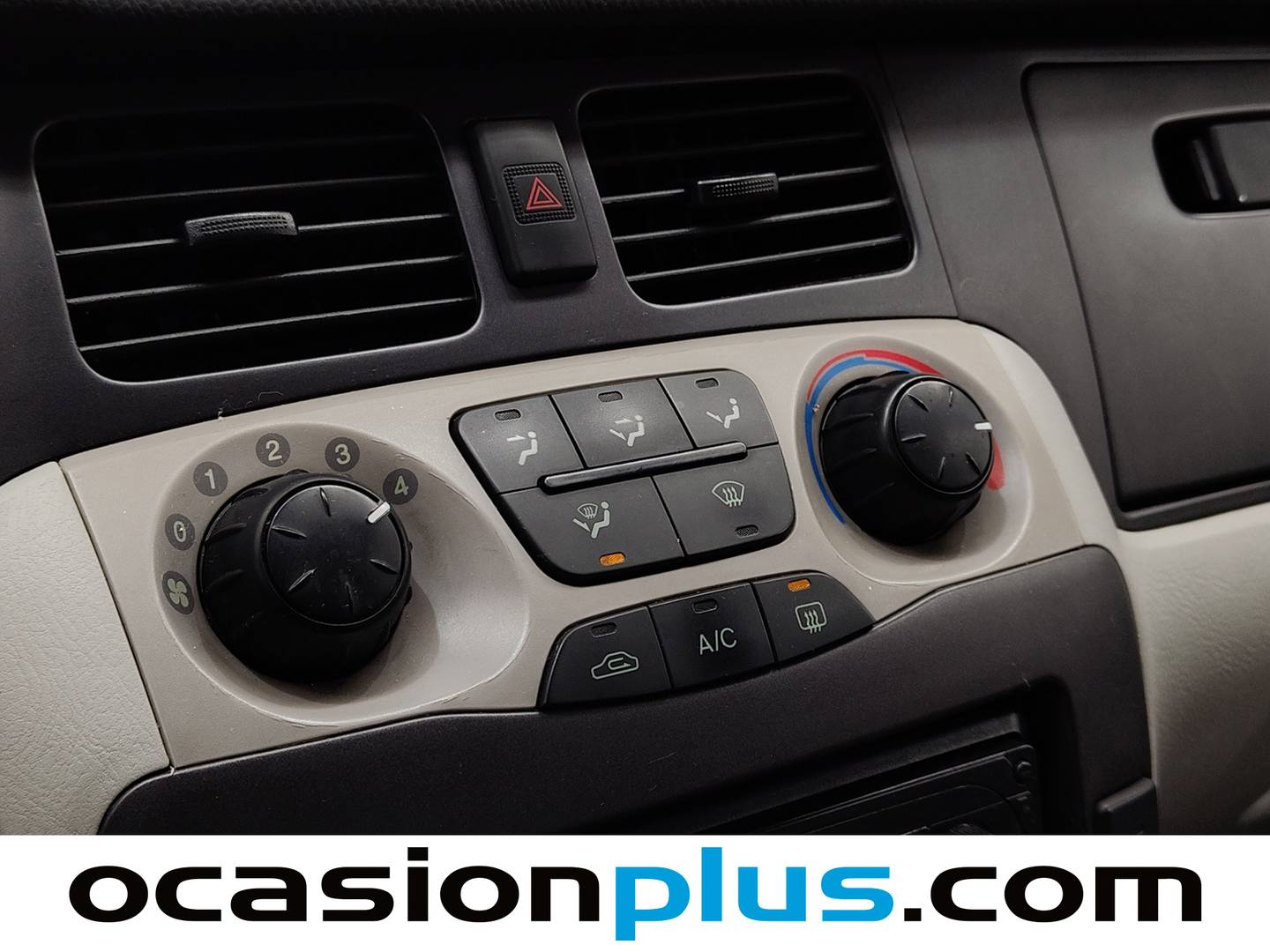 Equipamiento del Hyundai Trajet Hyundai Trajet 2.0 16v CVVT GLS 7 Plazas 104 kW (141 CV)