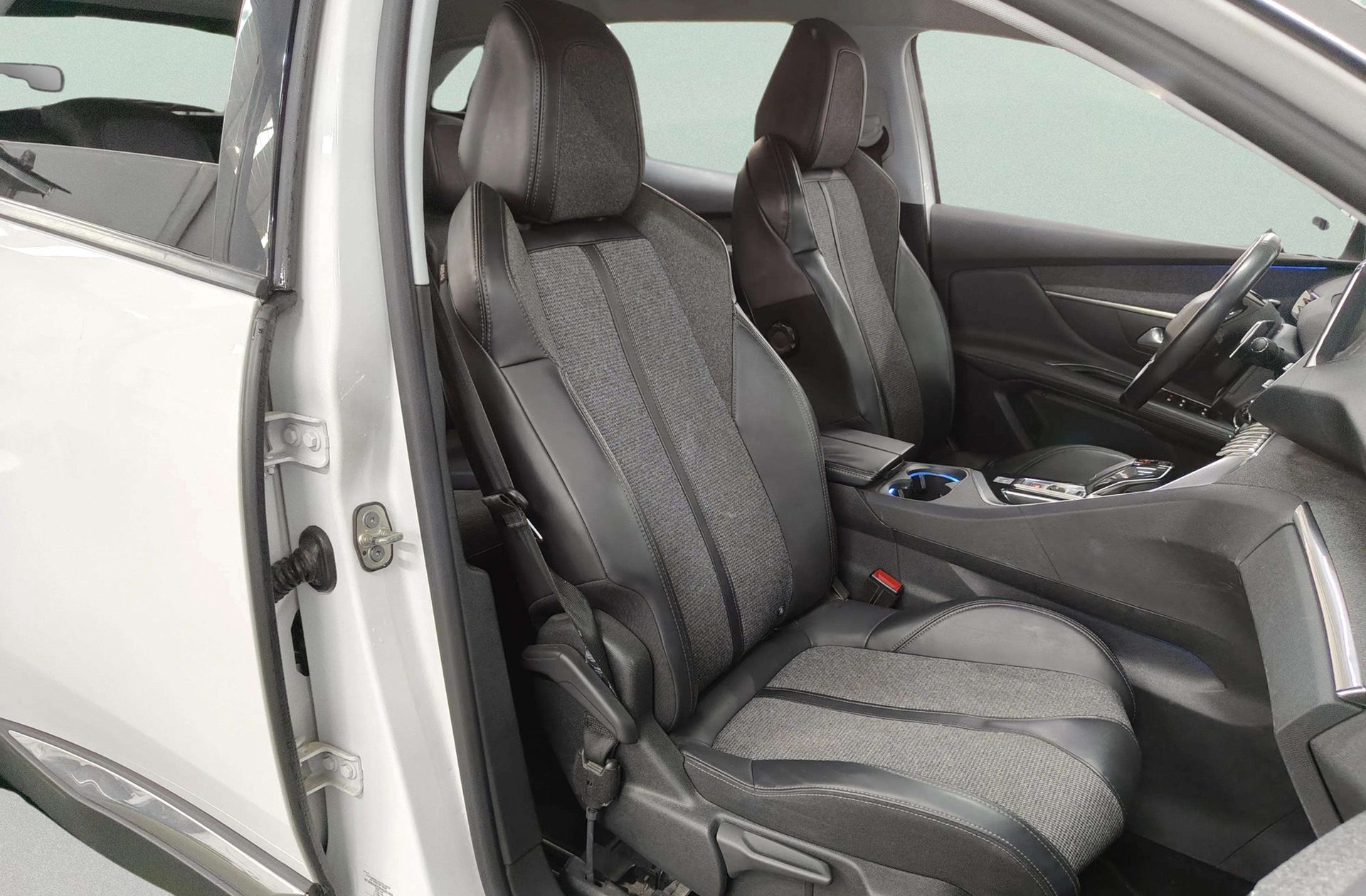 Peugeot 3008 PureTech 130 Allure EAT6 - foto 17