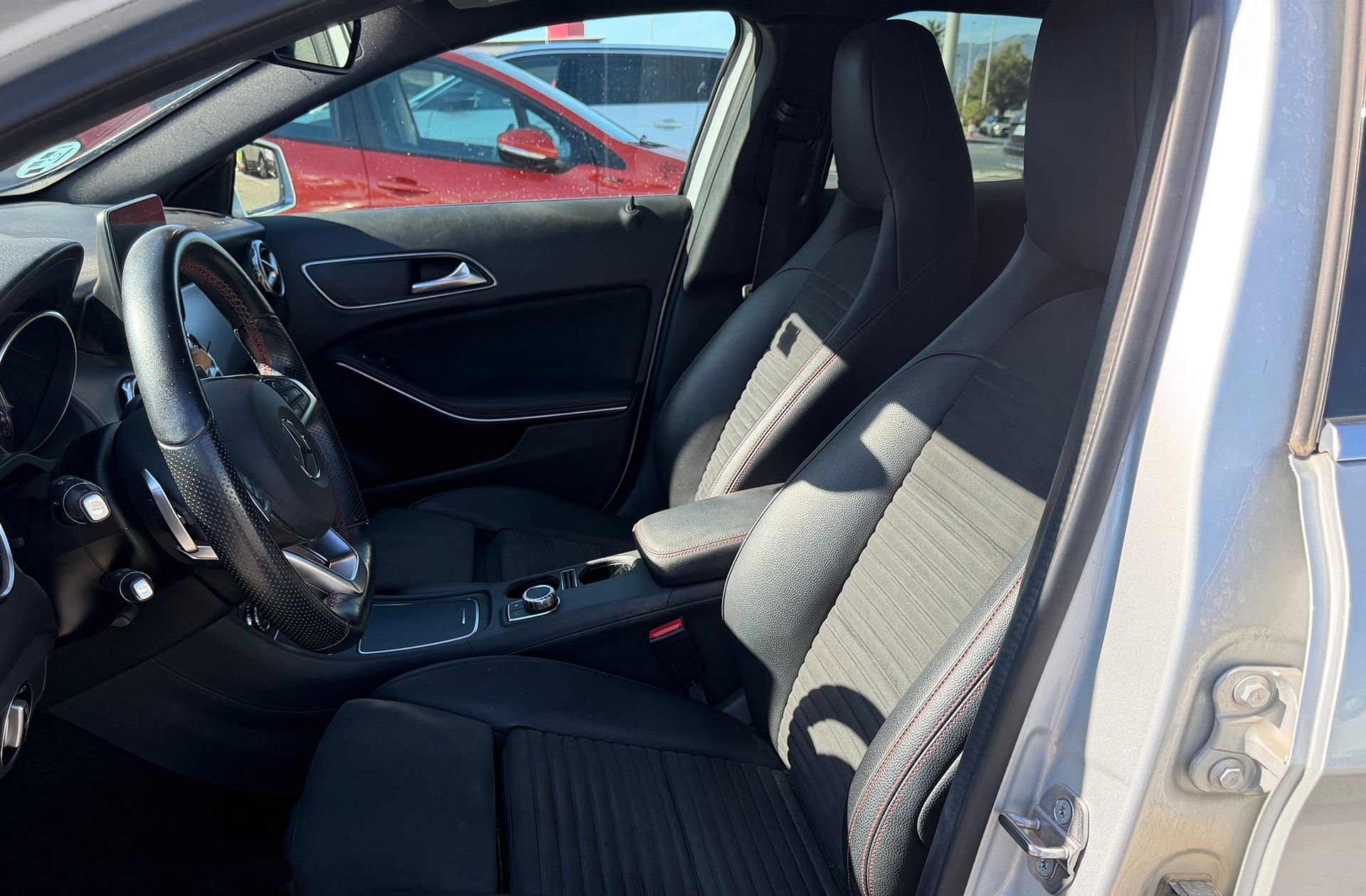 Mercedes-Benz GLA 180 Pack AMG - foto 9