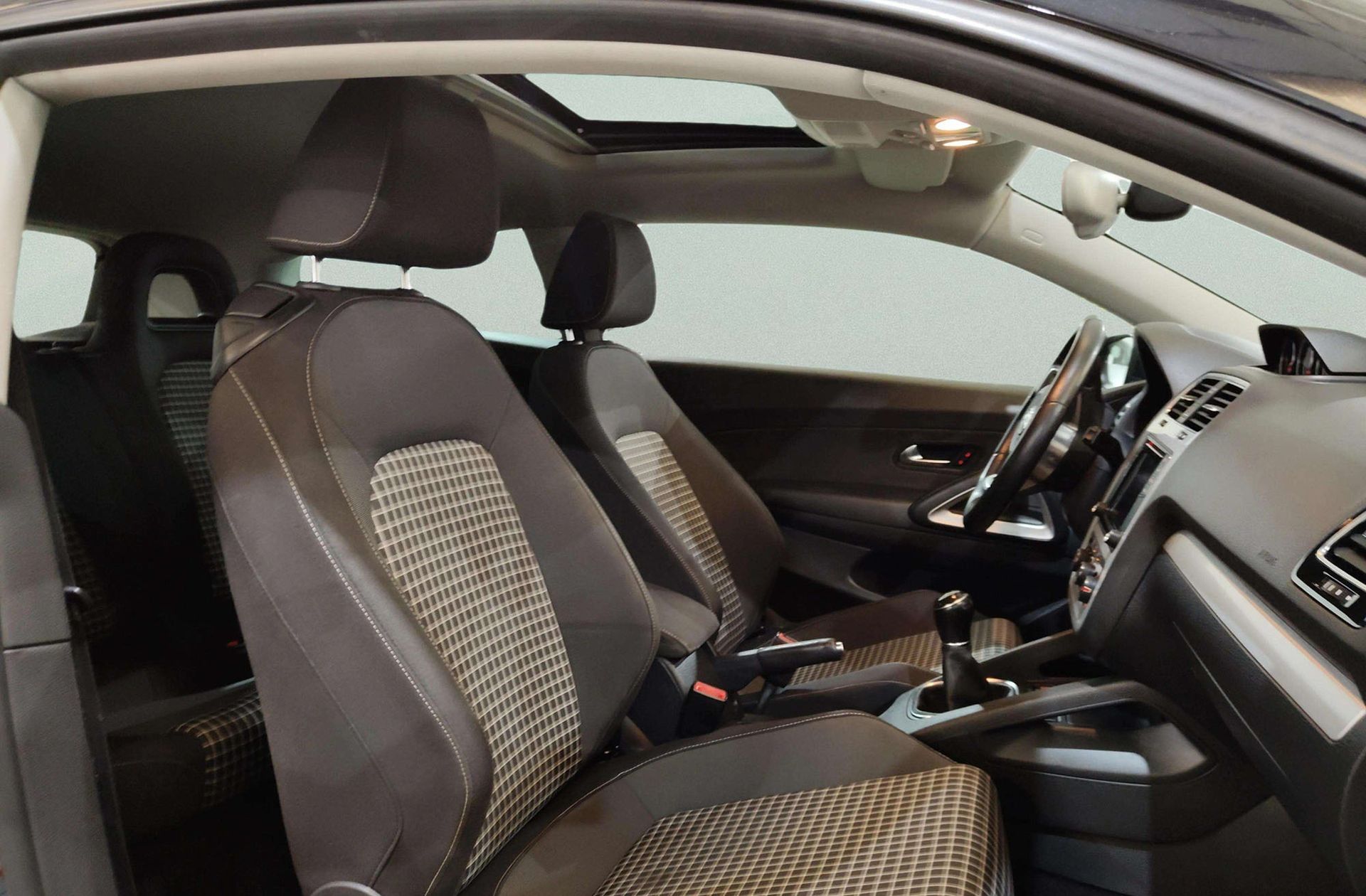 Volkswagen Scirocco by R-Line 1.4 TSI - foto 17