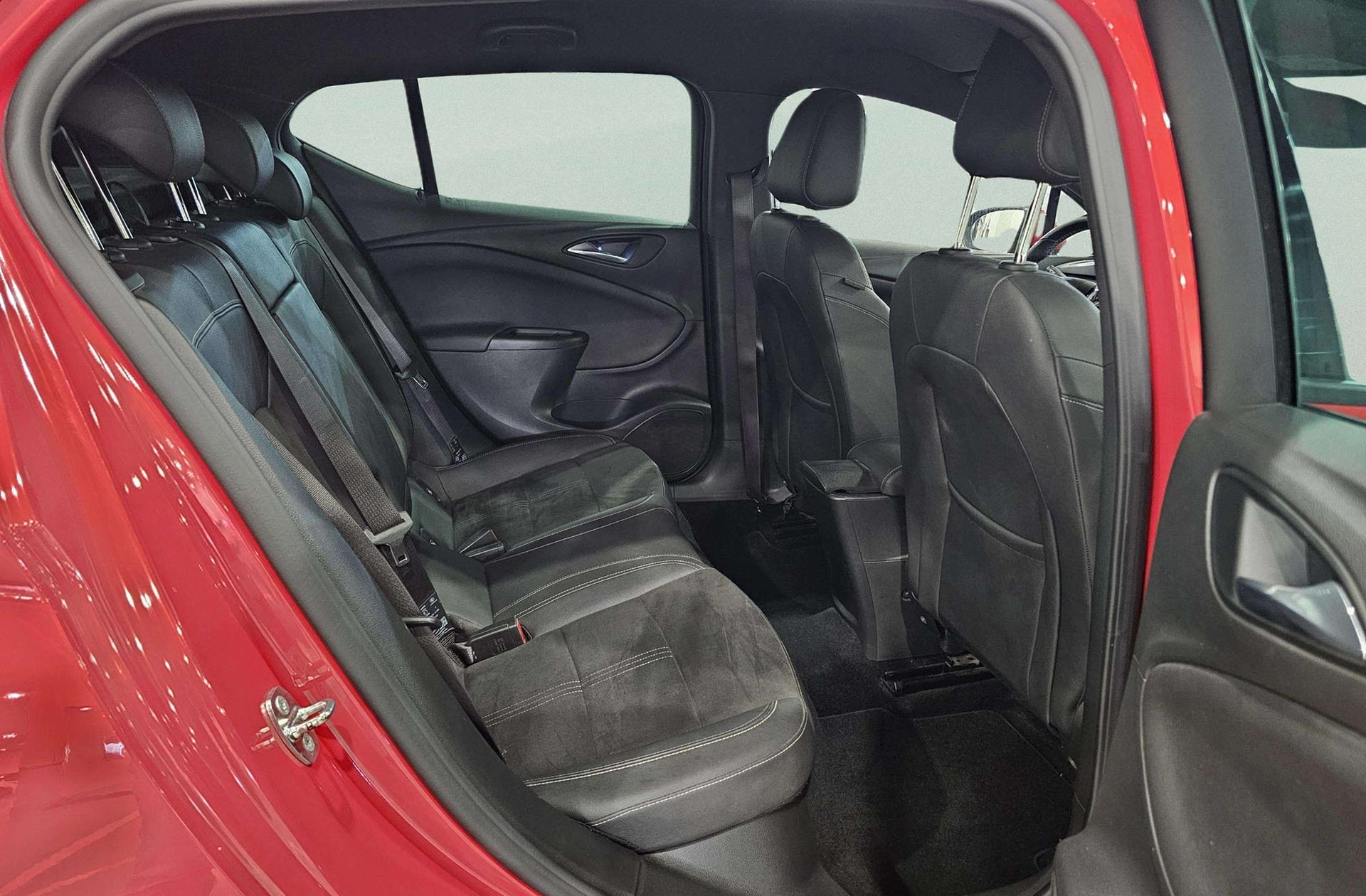 Opel Astra 1.6 Turbo GSi Line - foto 18