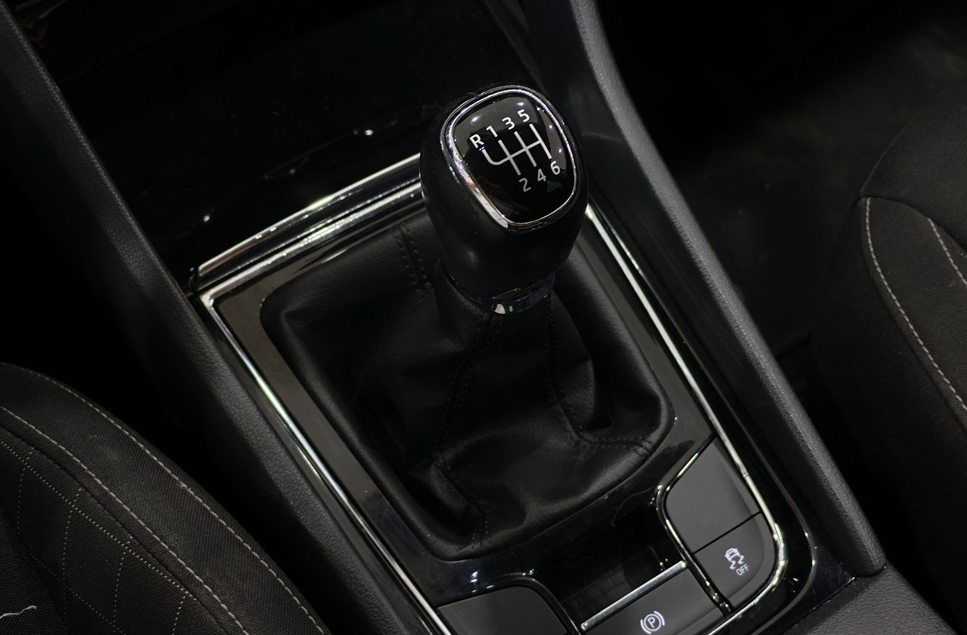 Škoda Karoq 1.0 TSI Ambition - foto 5