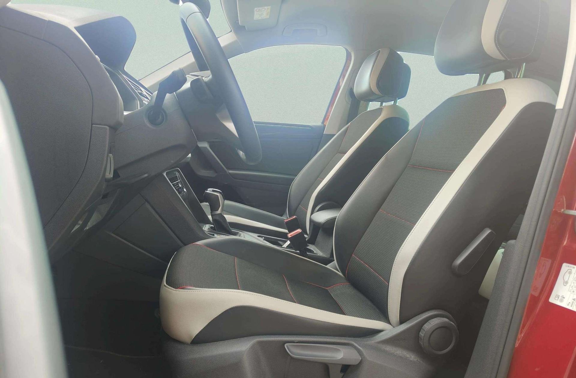 Volkswagen Tiguan Urban Sport 2.0 TDI DSG - foto 11