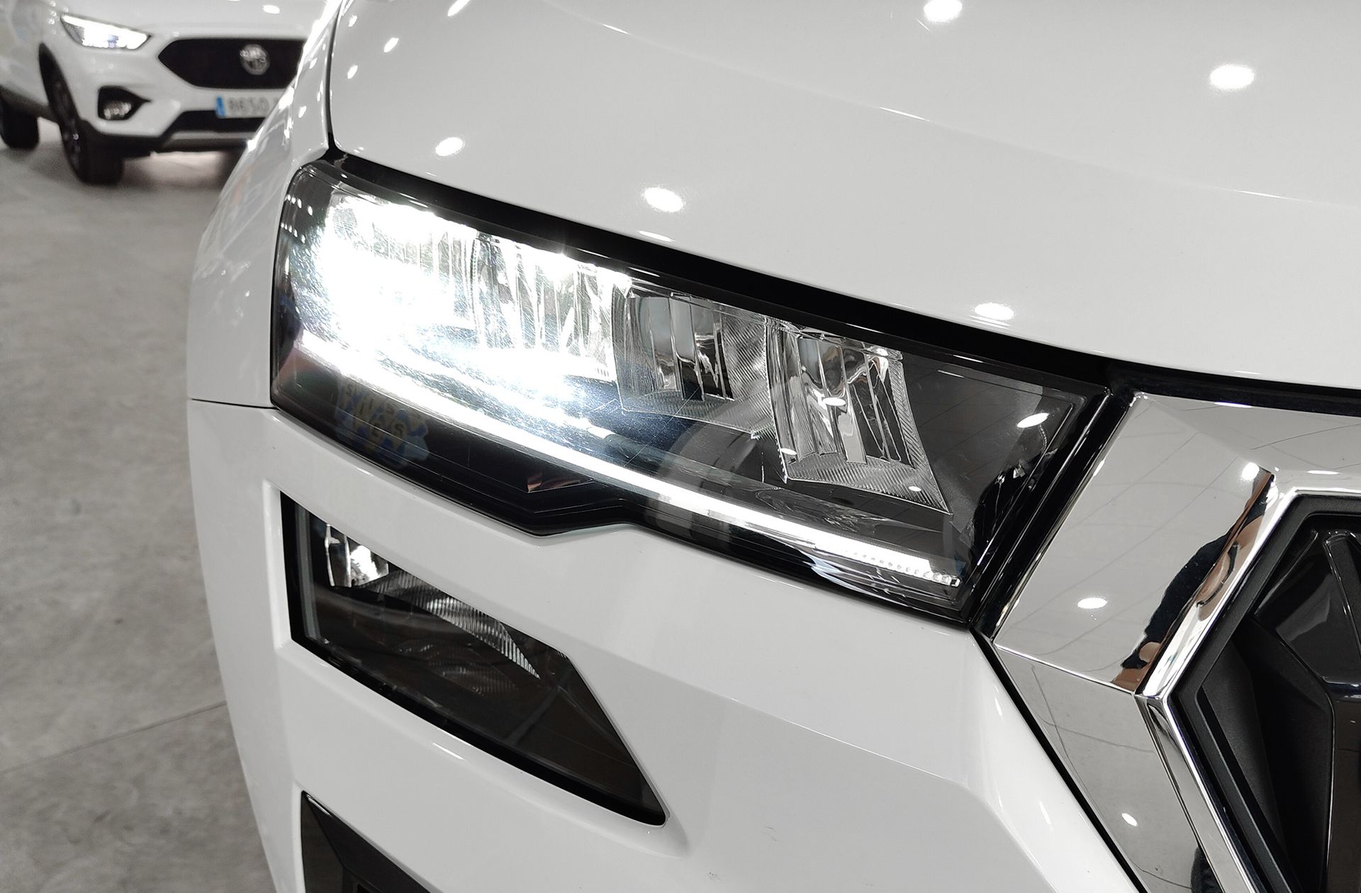 Škoda Karoq 2.0 TDI Selection - foto 13