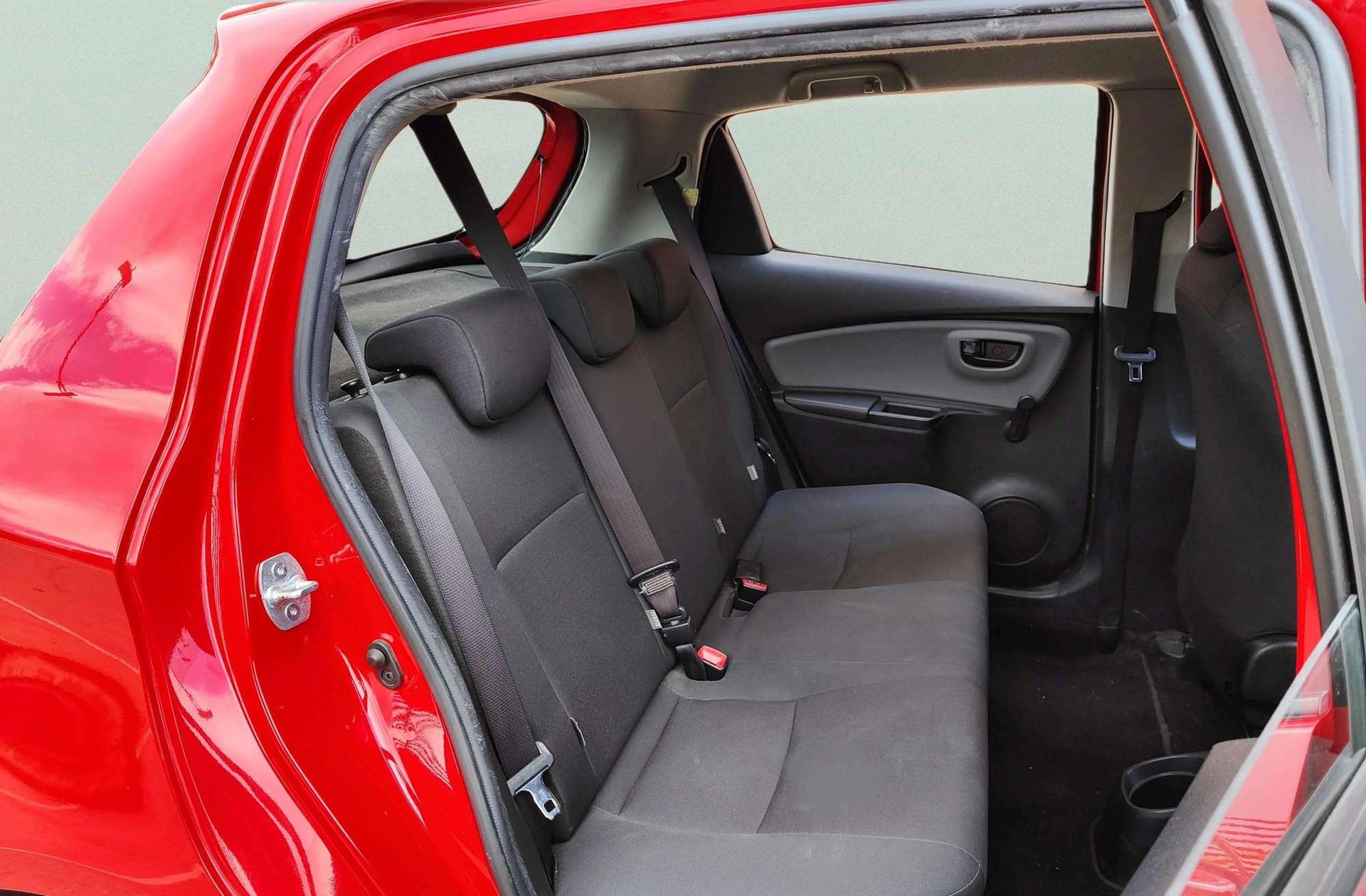 Toyota Yaris 70 Active - foto 13