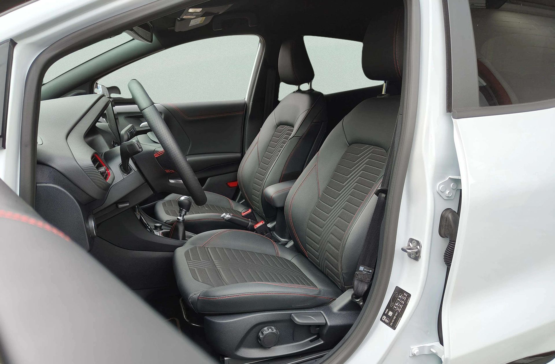 Ford Puma 1.0 EcoBoost MHEV ST-Line X - foto 14