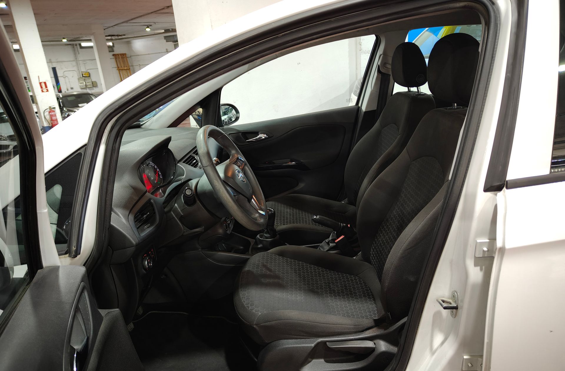 Opel Corsa 1.4 Expression - foto 8