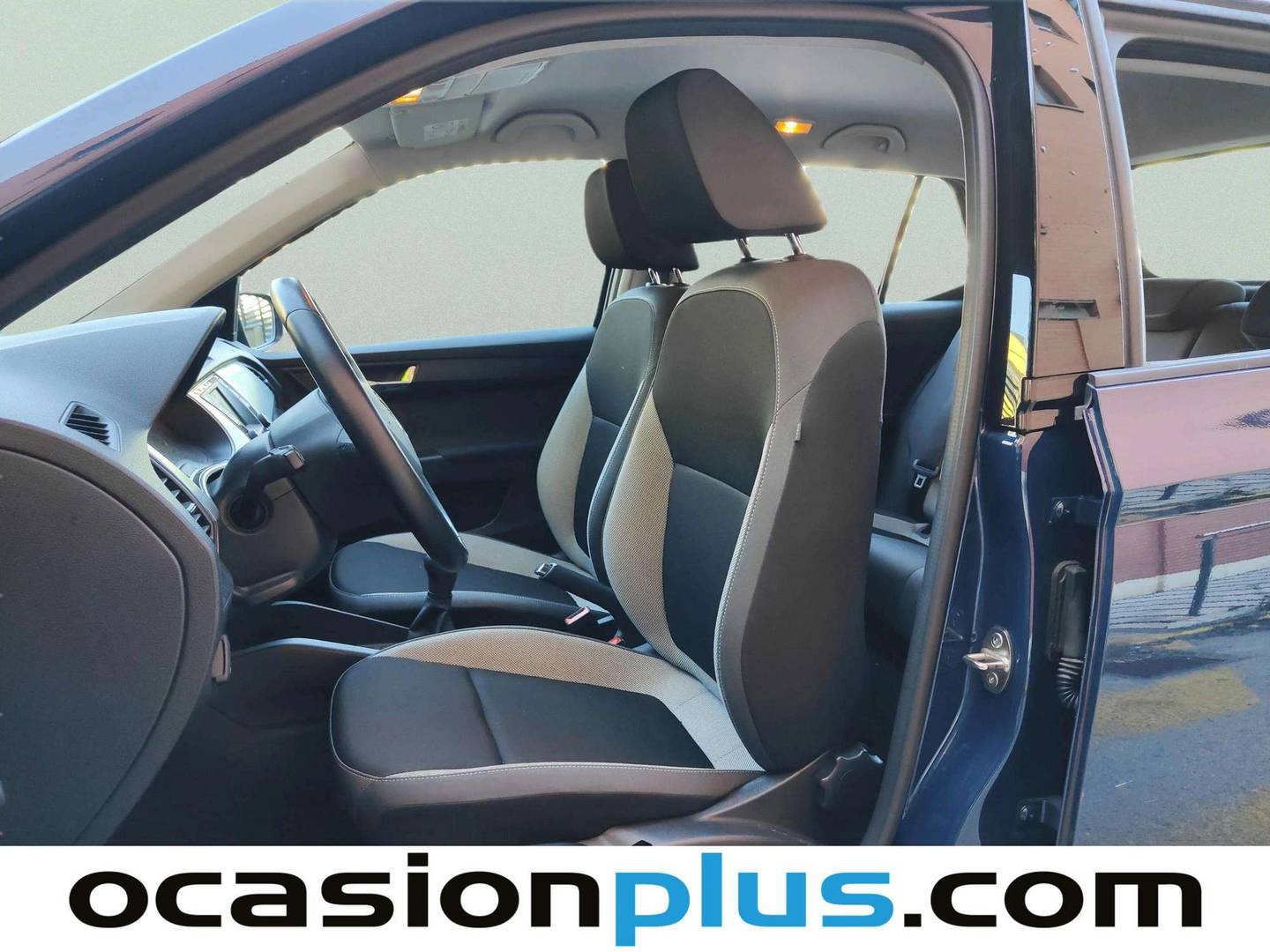 Foto asientos delanteros Skoda Fabia Skoda Fabia 1.0 MPI Like (75 CV)