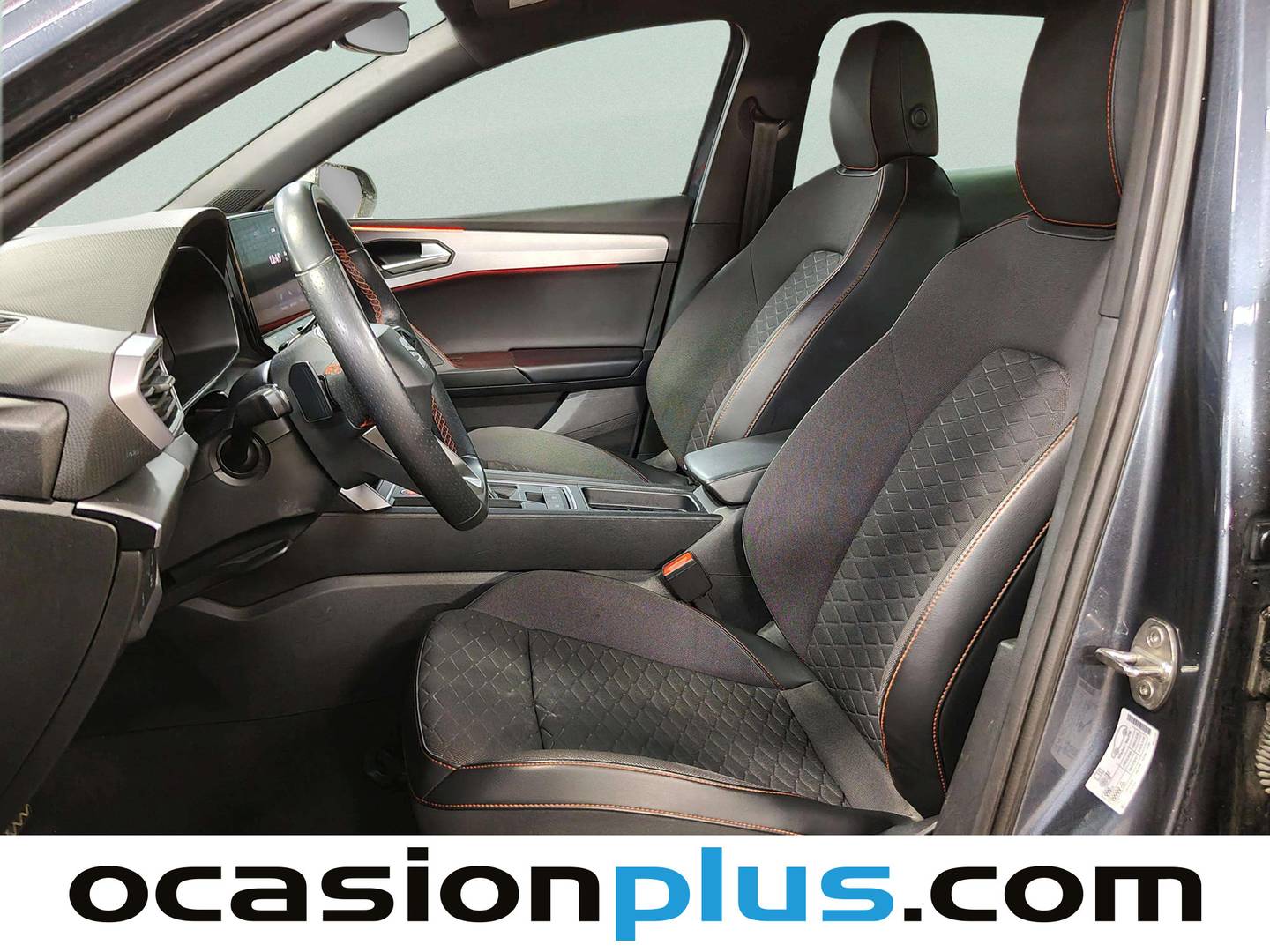 Foto asientos delanteros Seat León Seat León 1.0 eTSI S&S FR 25 Aniversario DSG (110 CV)