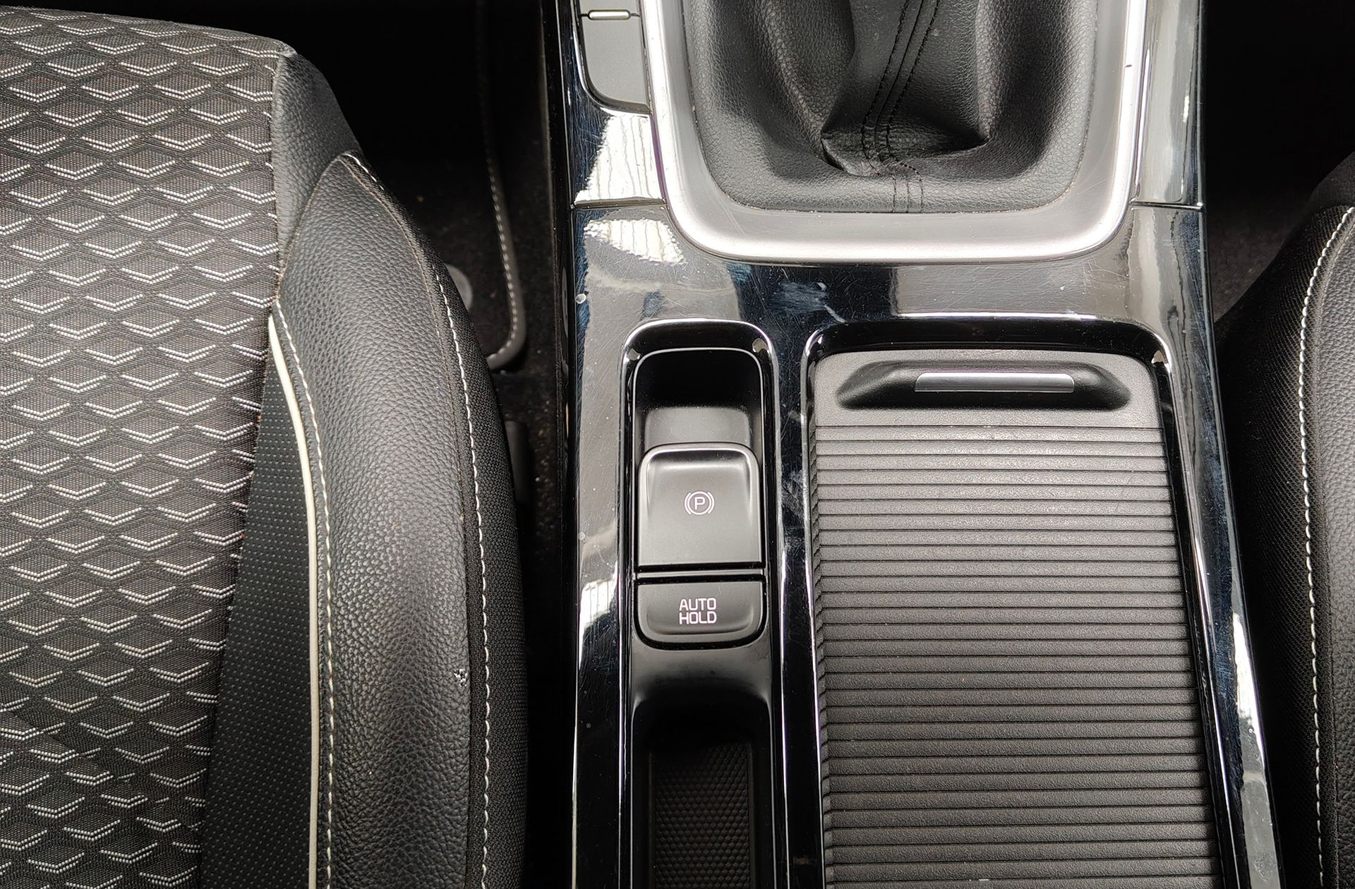 Kia XCeed 1.5 MHEV iMT Tech - foto 32
