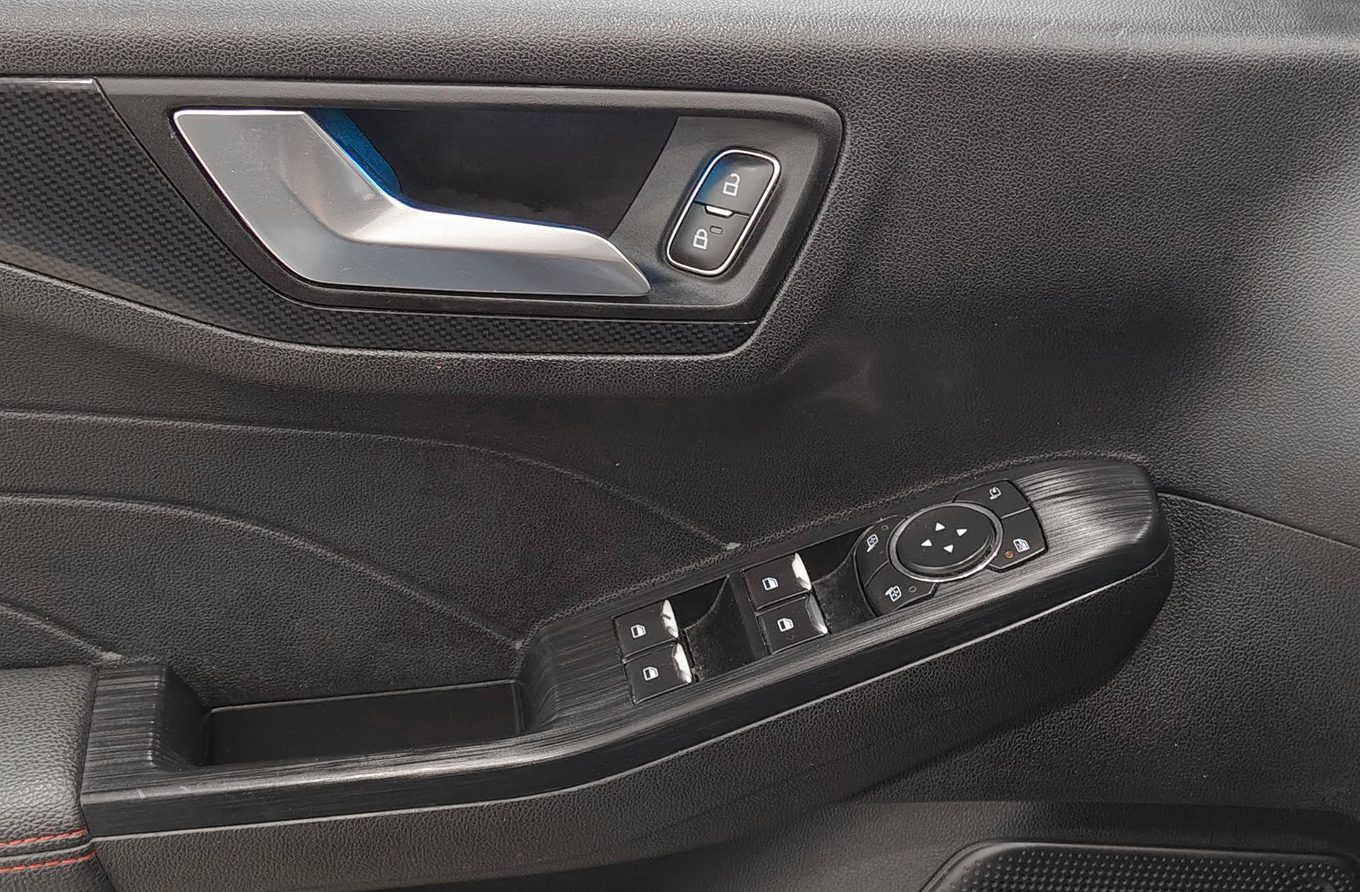 Ford Kuga 1.5T EcoBoost ST-Line X 4x2 - foto 41