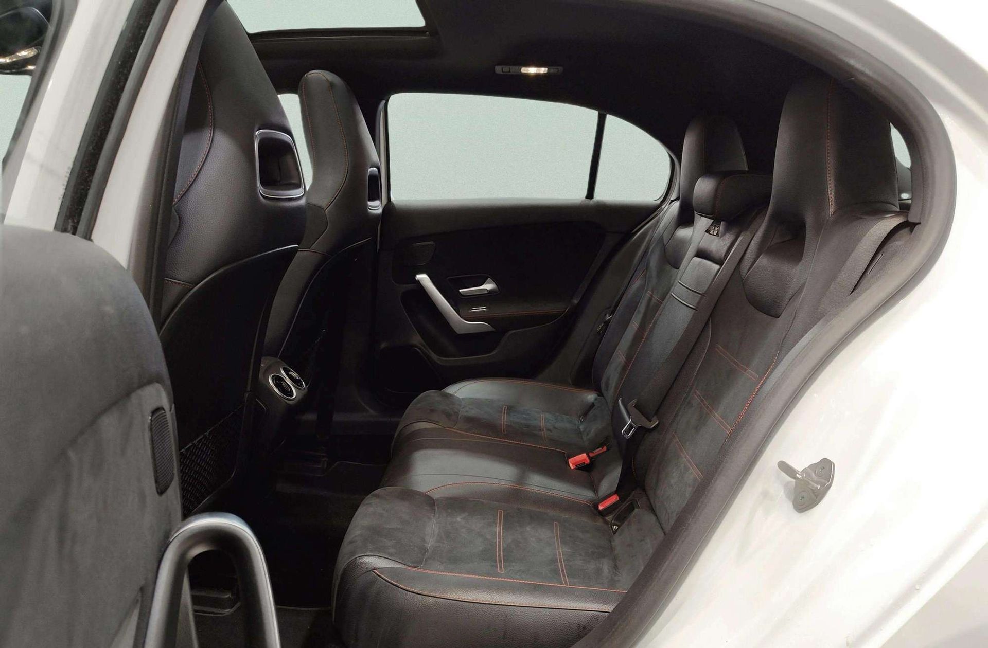 Mercedes-Benz Clase A 180 d Paquete AMG - foto 18