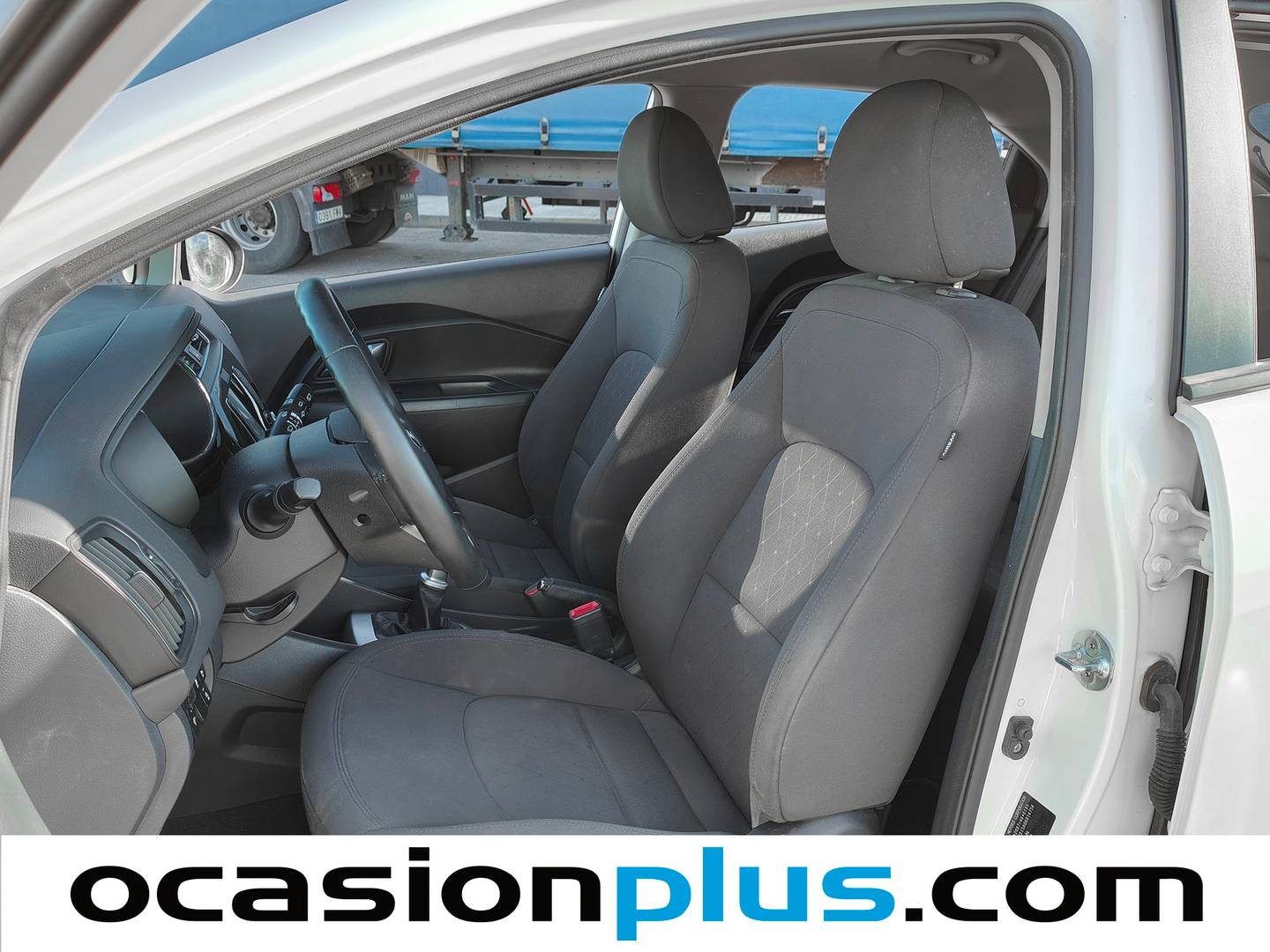 Foto asientos delanteros KIA Rio KIA Rio 1.1 CRDi WGT x-Tech16 Eco-Dynamics (75 CV)