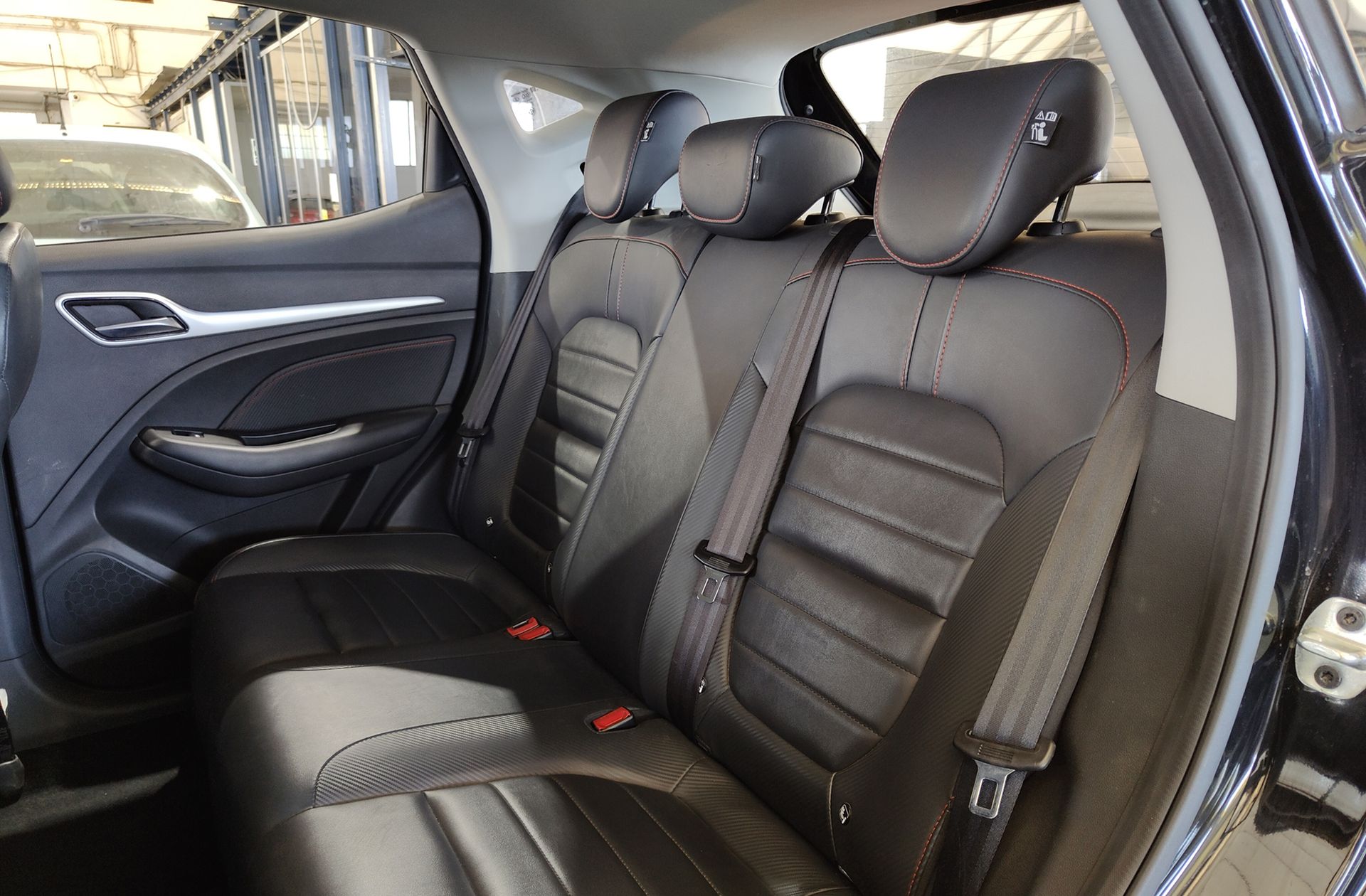 MG ZS 1.0T Luxury - foto 12