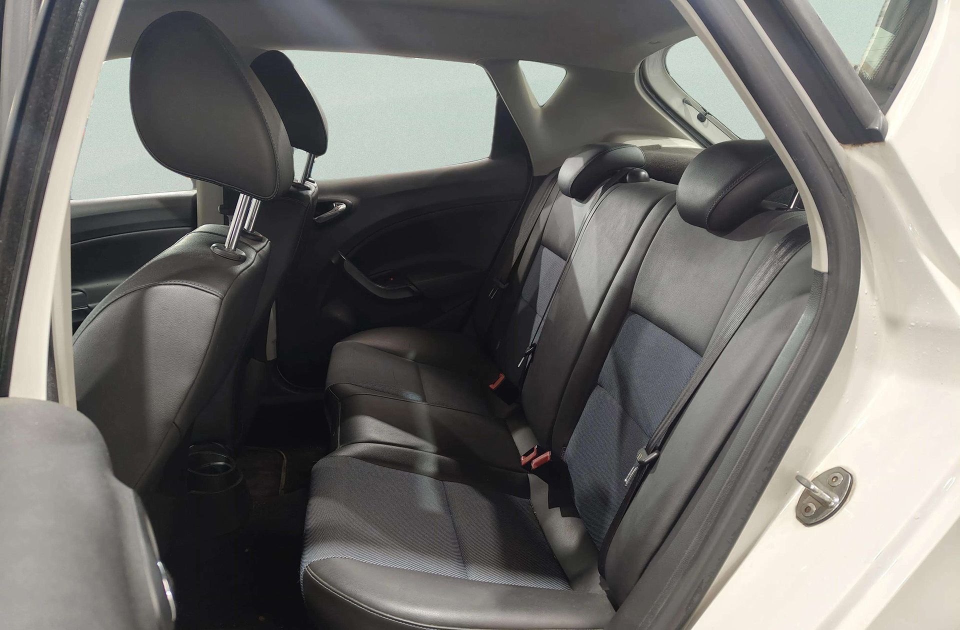 SEAT Ibiza 1.4 TDI Style Connect - foto 9