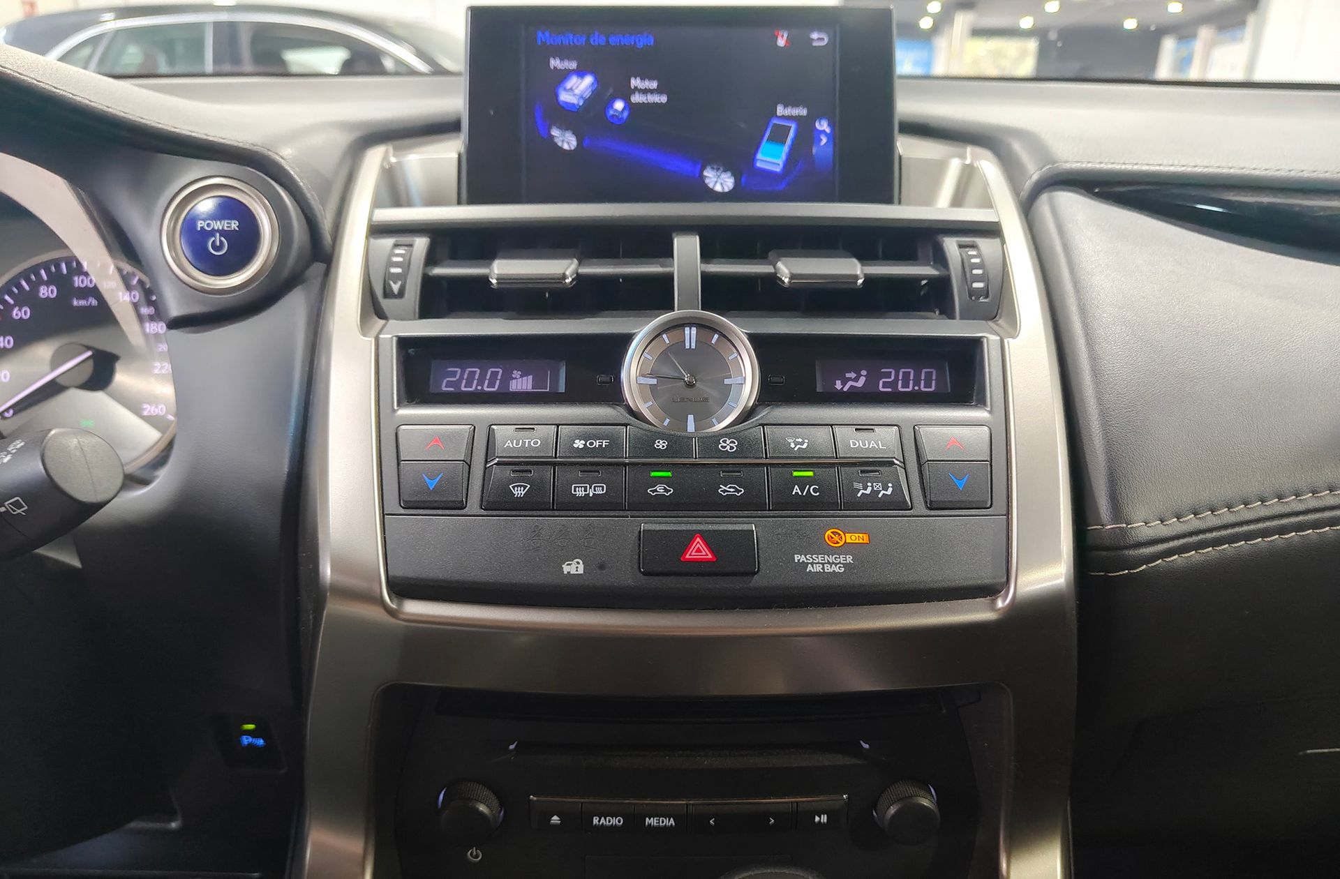Lexus NX 300h Corporate 2WD - foto 27