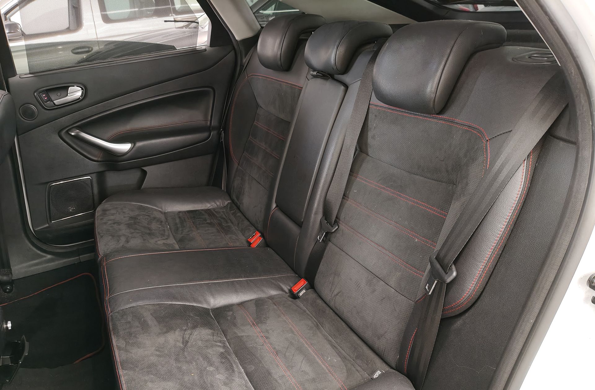 Ford Mondeo 2.0 EcoBoost 203 Titanium S Powershift - foto 12
