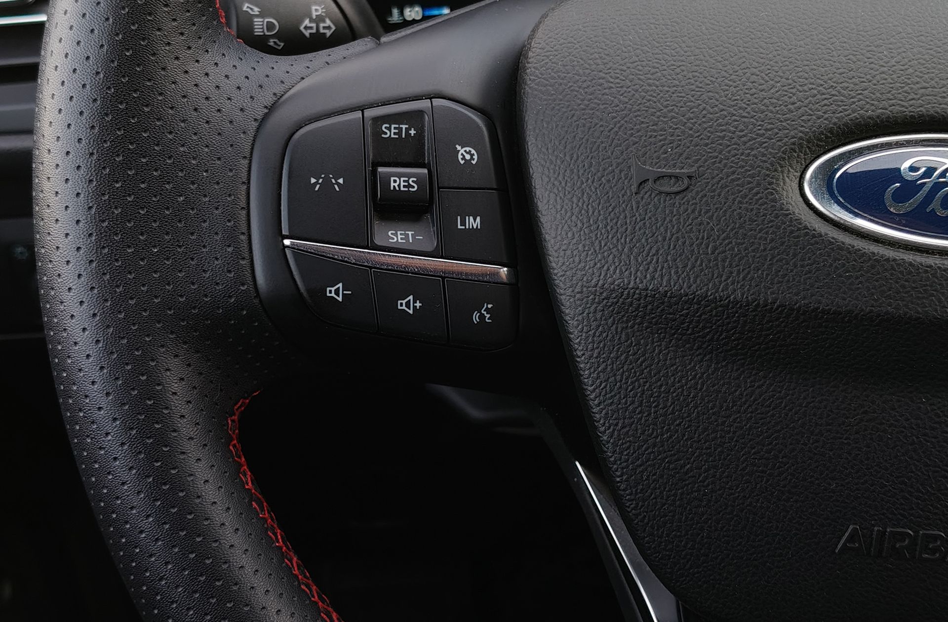 Ford Kuga 1.5T EcoBoost ST-Line 4x2 - foto 31