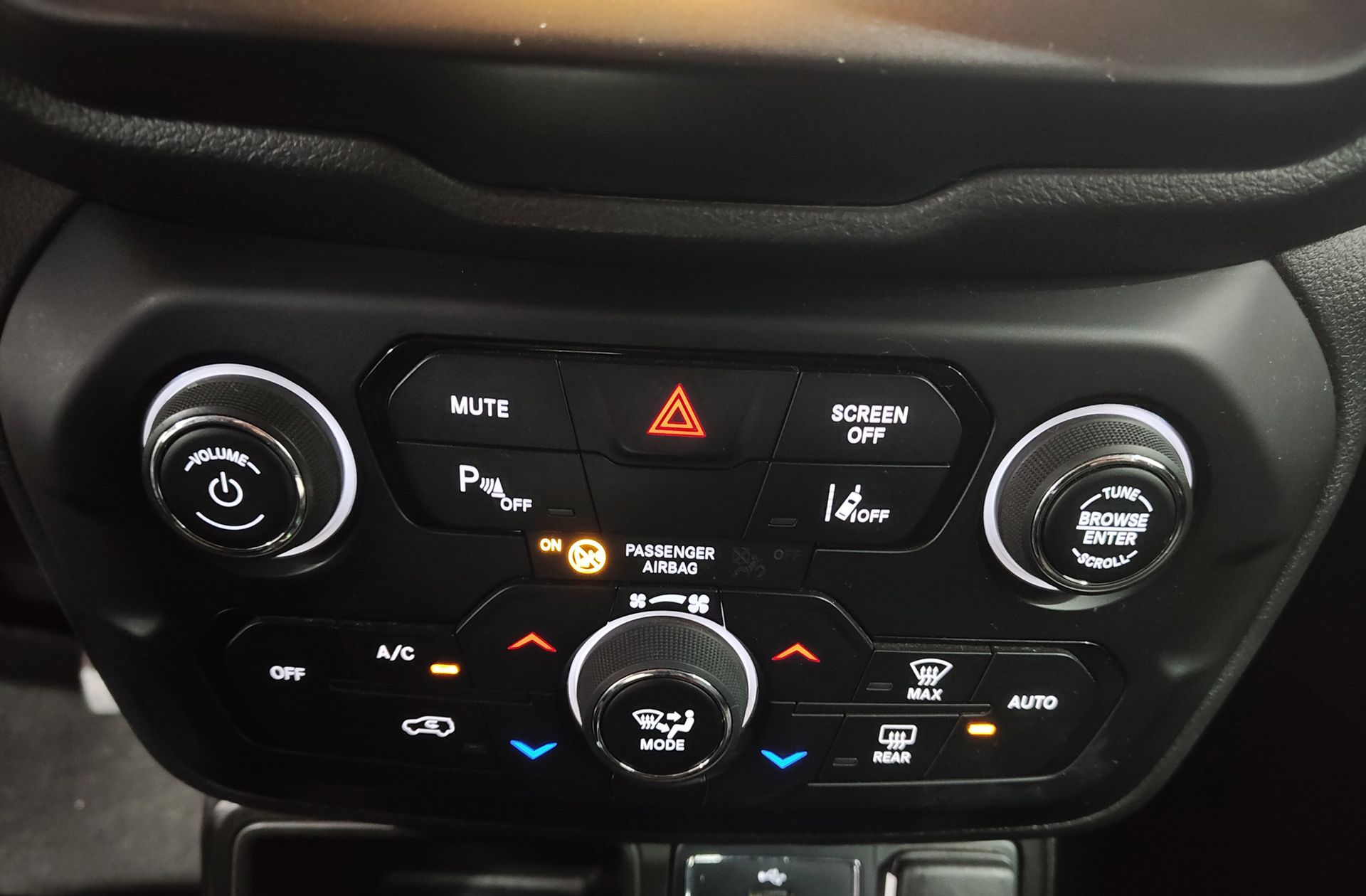 Jeep Renegade eHybrid 1.5 Limited ATX - foto 28