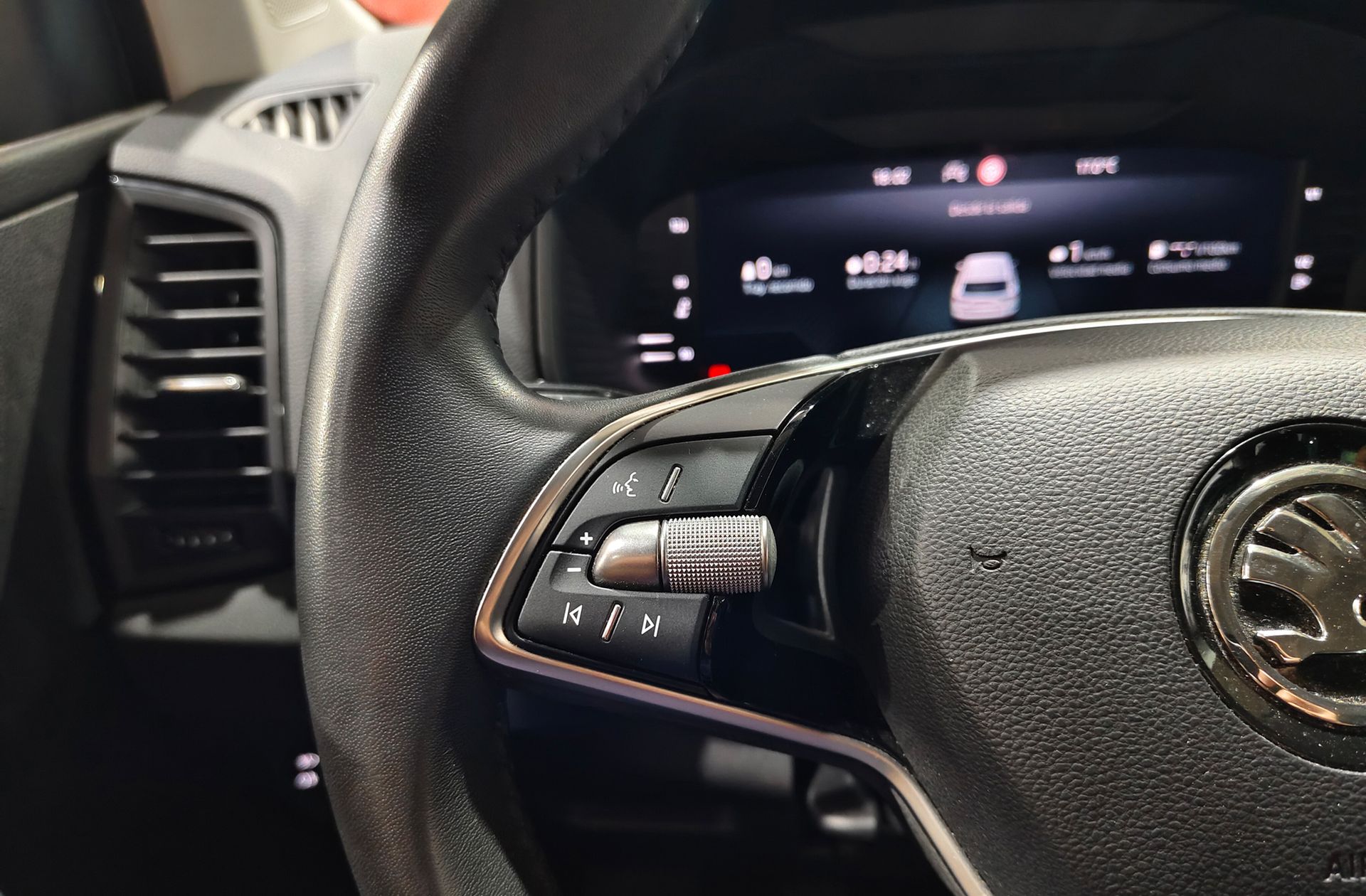 Škoda Karoq 2.0 TDI Selection - foto 24