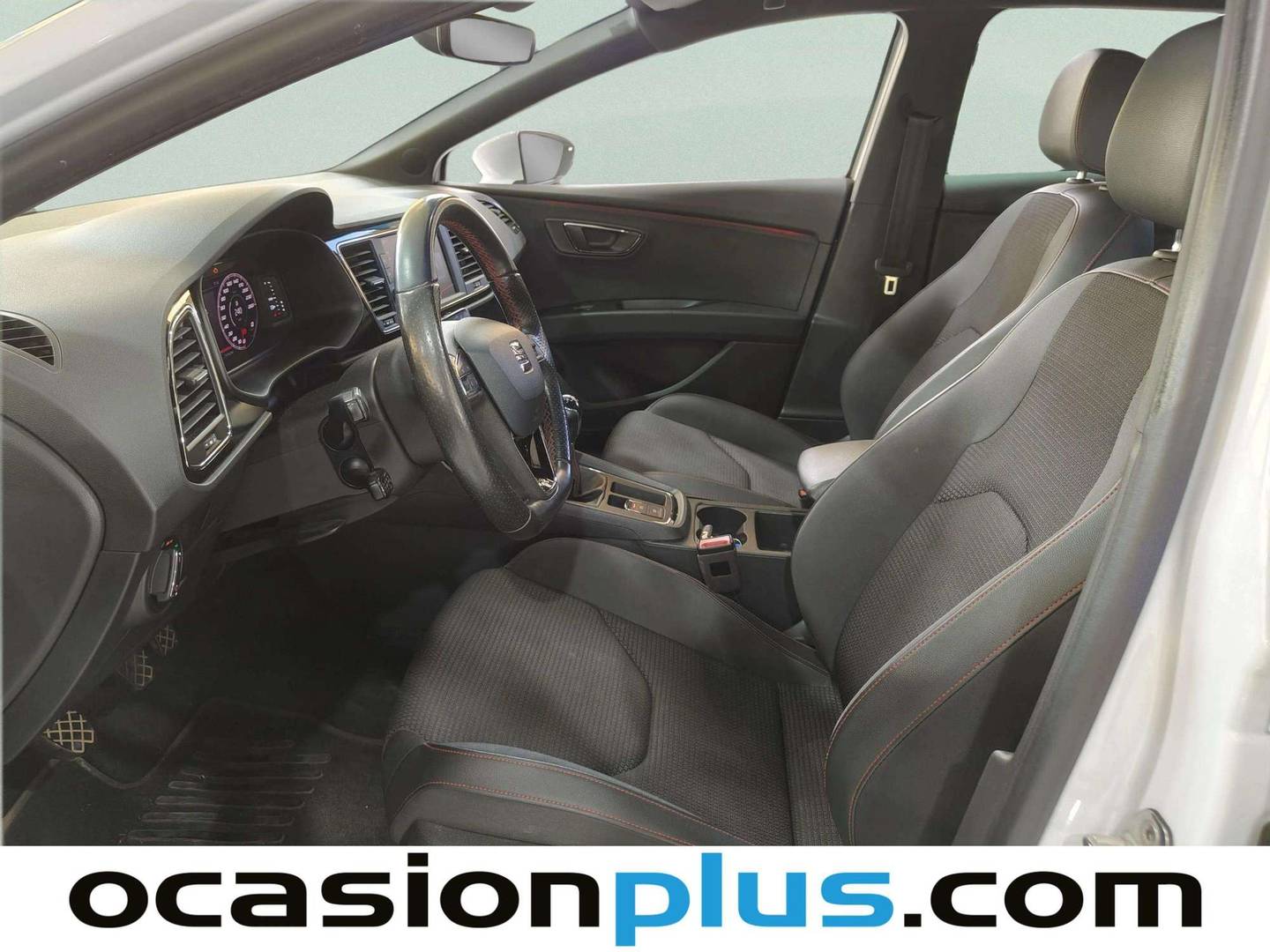 Foto asientos delanteros Seat León Seat León 1.5 TSI S&S FR Black Edition (150 CV)
