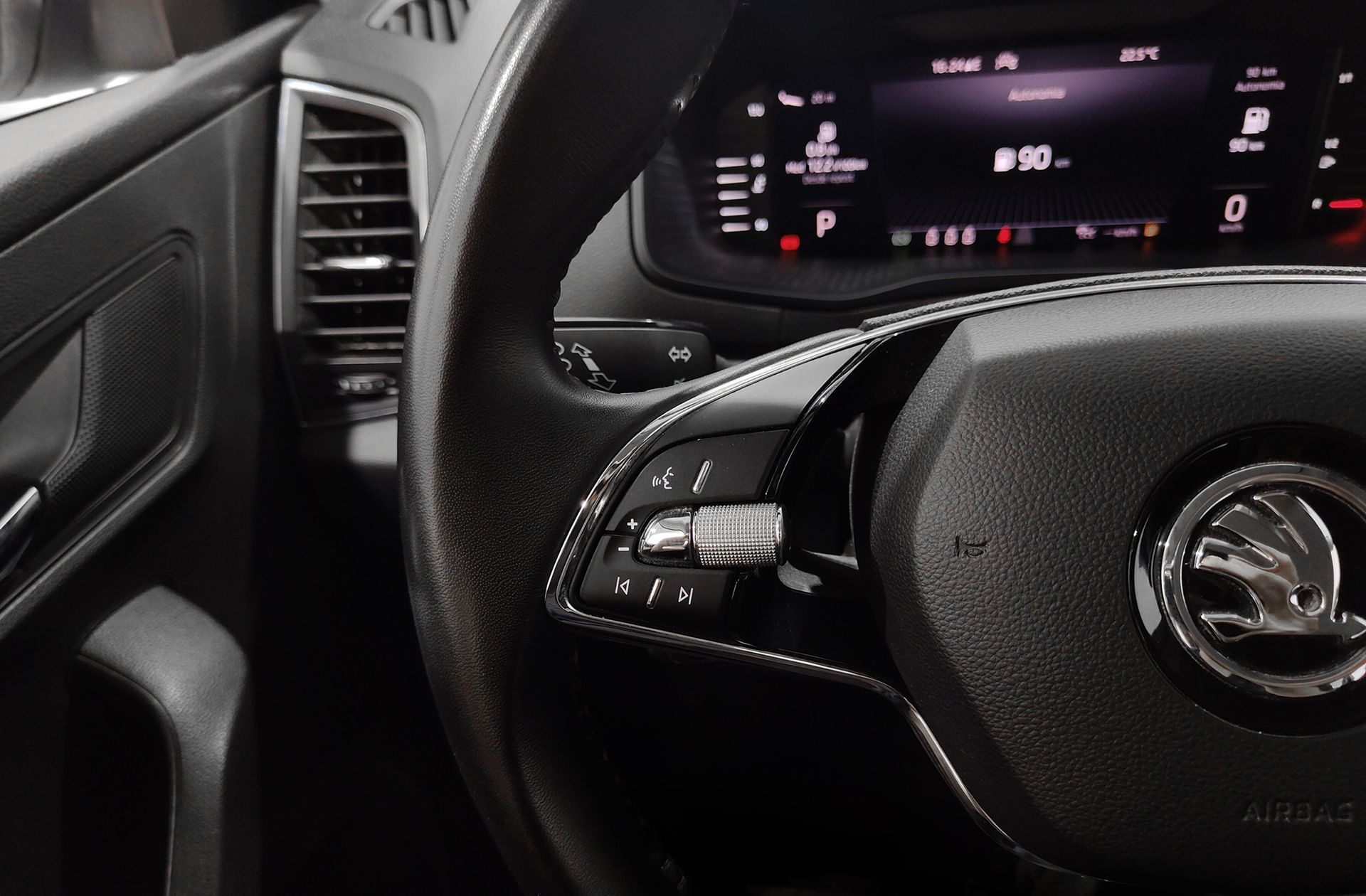 Škoda Karoq 2.0 TDI Ambition 4x4 DSG - foto 27