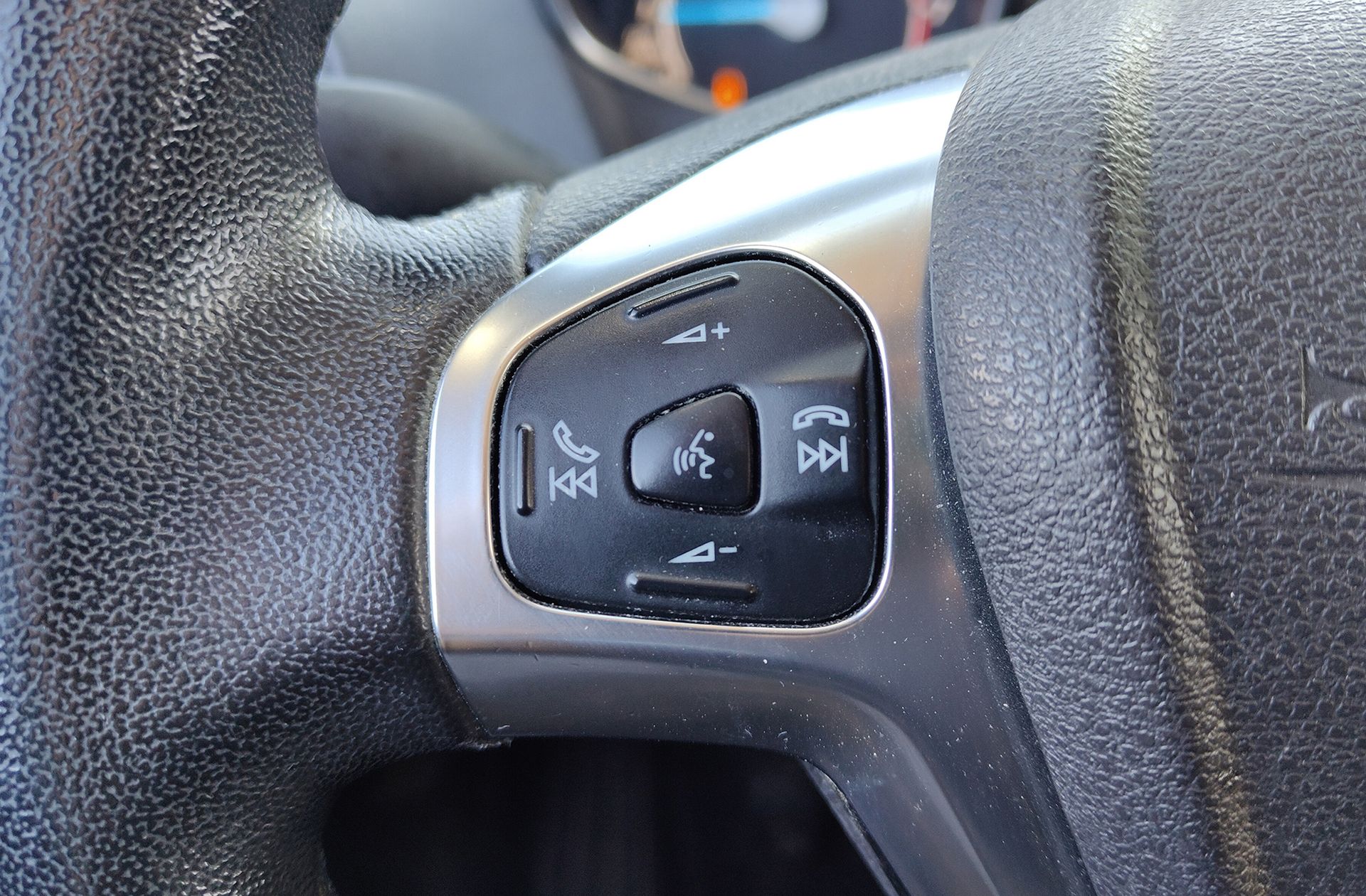 Ford Tourneo Courier 1.0 EcoBoost Titanium - foto 25